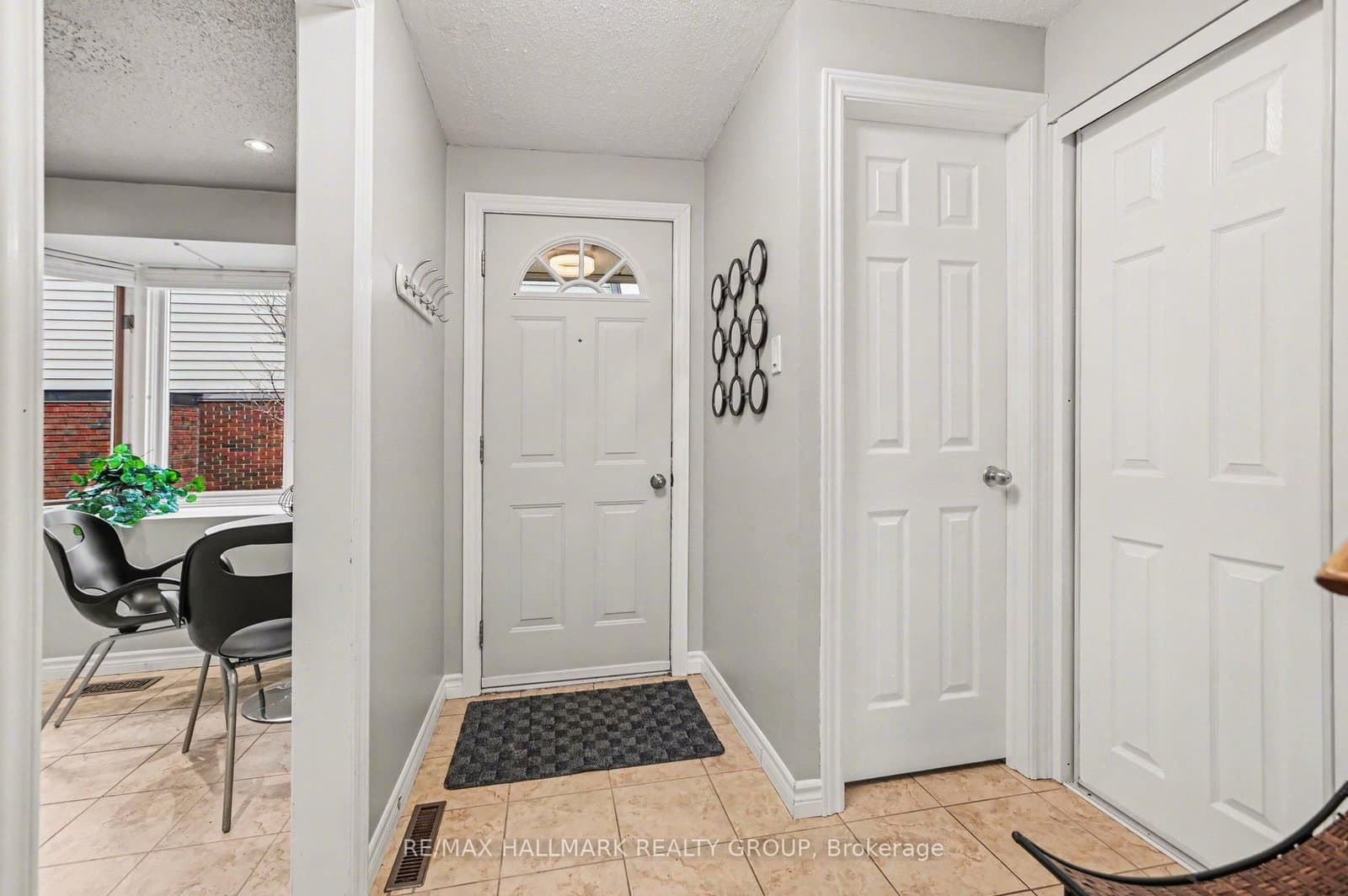 907E Elmsmere Road, Ottawa, ON — photo 2