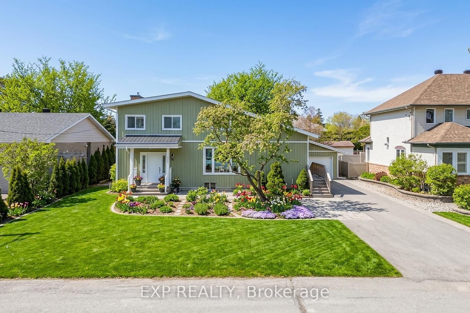 1592 Apeldoorn Avenue, Ottawa, ON