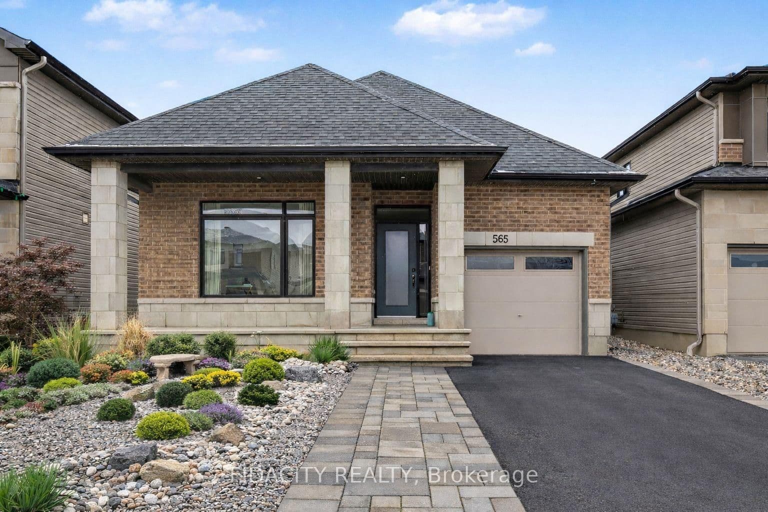 565 Bobolink Ridge, Ottawa, ON