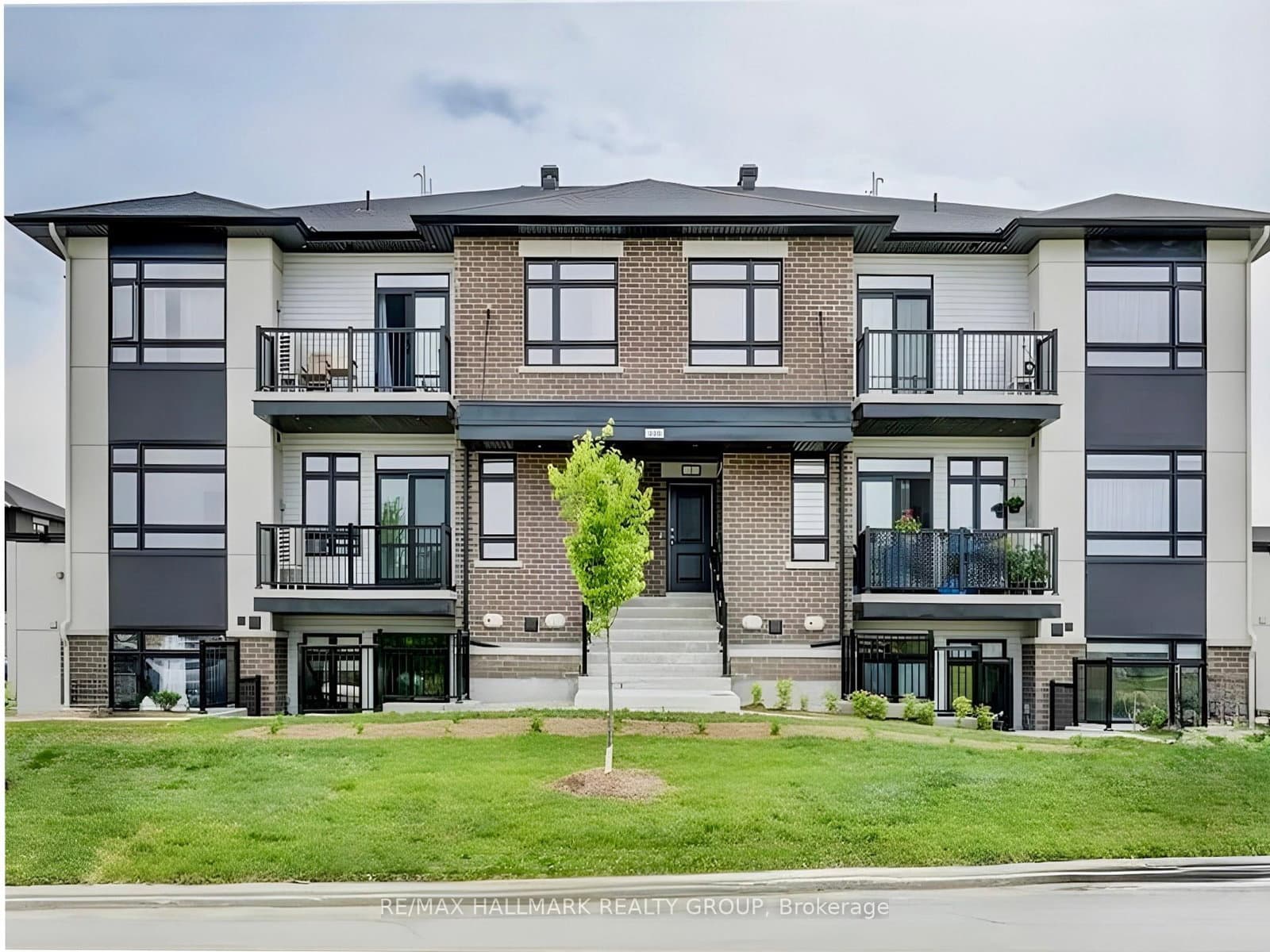 i - 300 Tulum Crescent, Ottawa, ON — photo 2