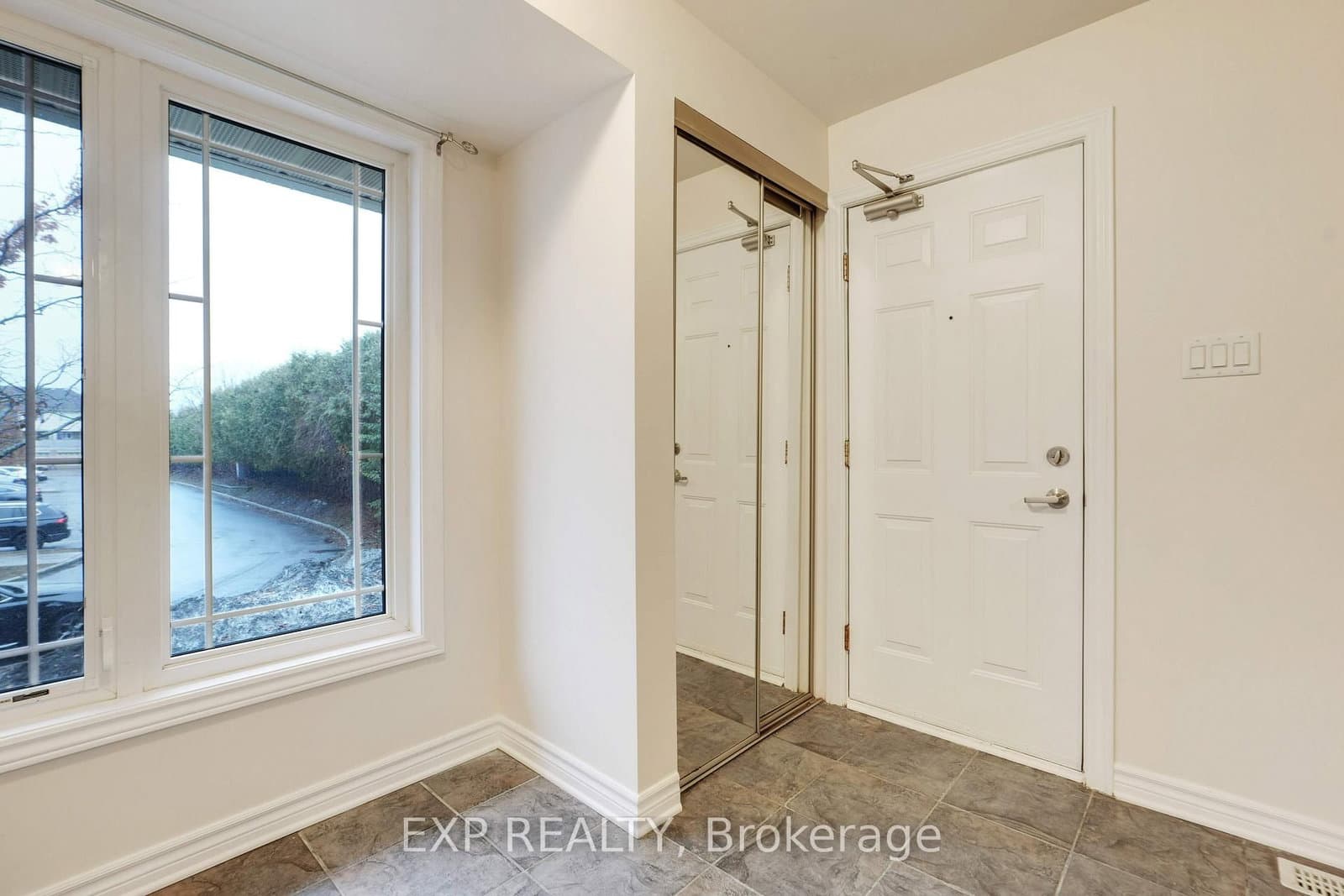 201 - 201 Paseo Private, Ottawa, ON — photo 2