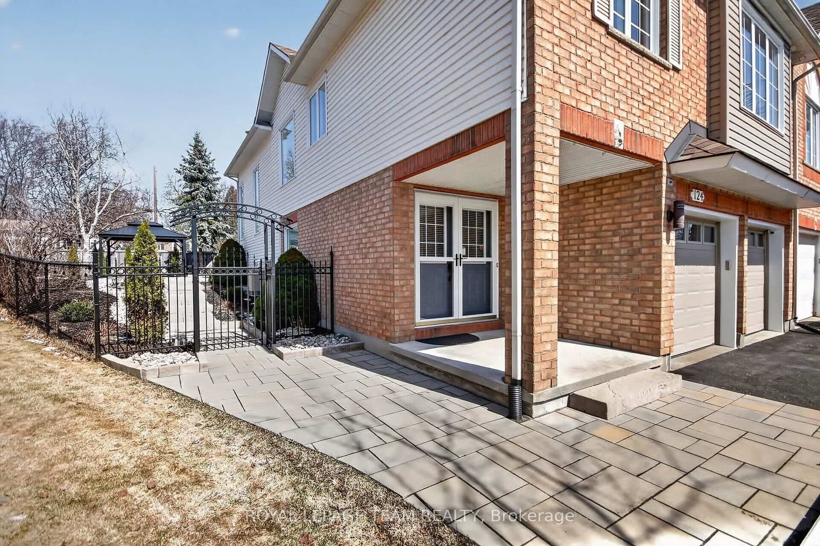 124 Macassa Circle, Ottawa, ON — photo 2