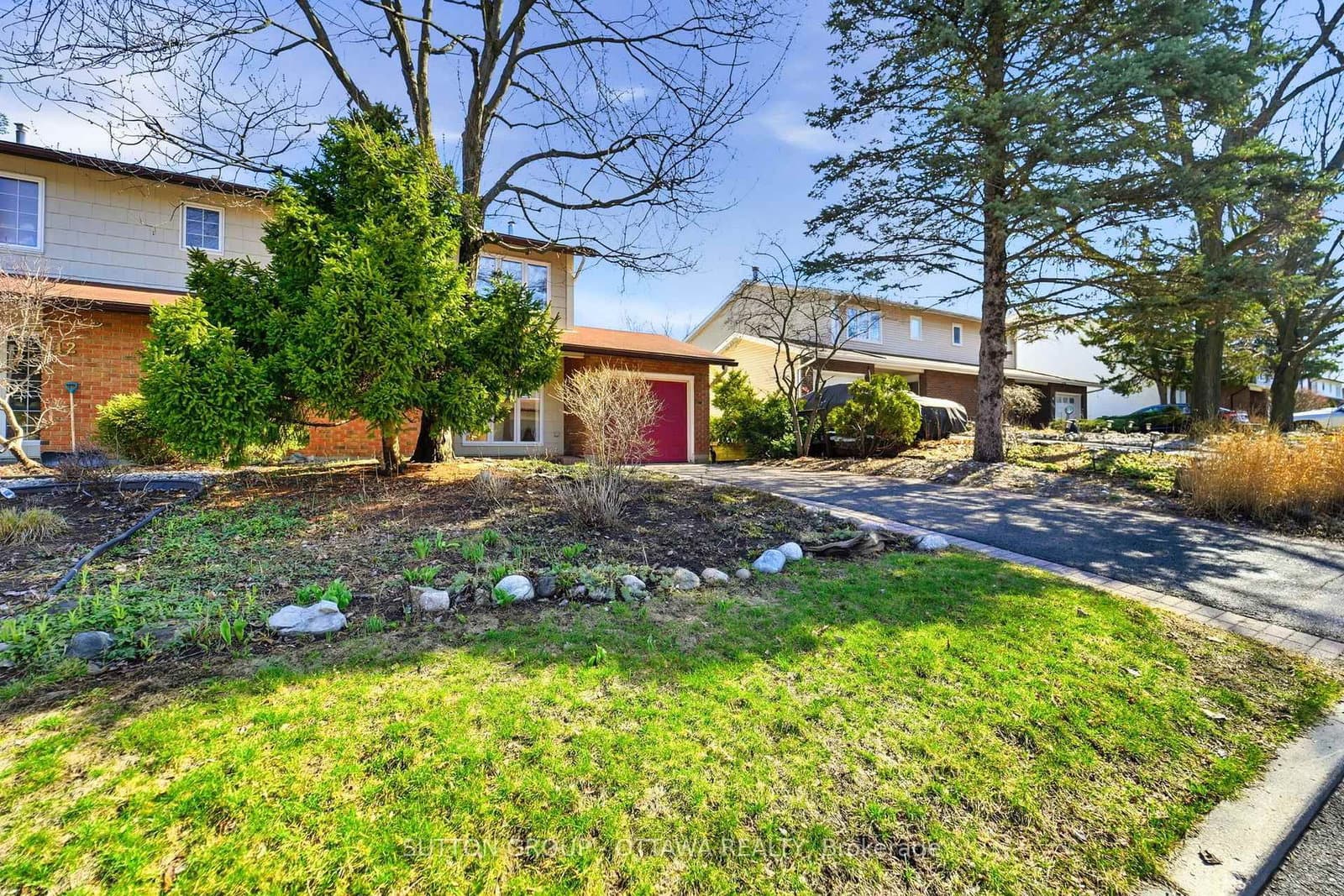 110 Pigeon Terrace, Ottawa, ON — photo 2