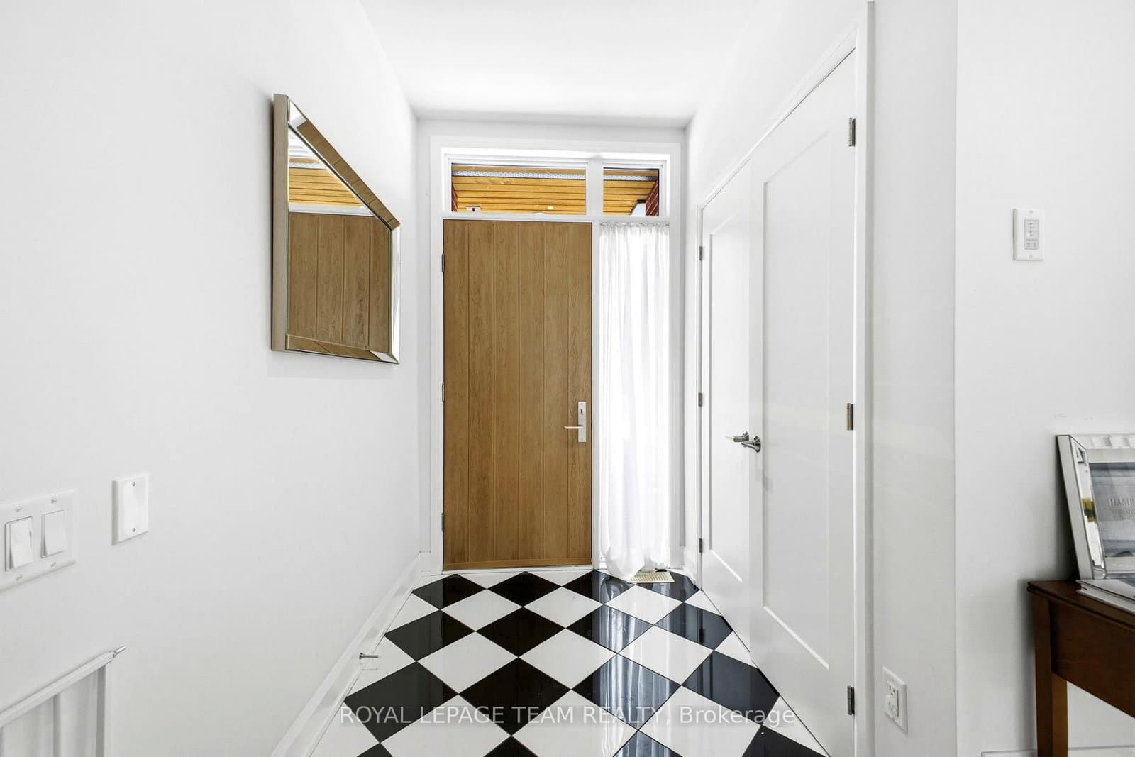 526 Edison Avenue, Ottawa, ON — photo 2