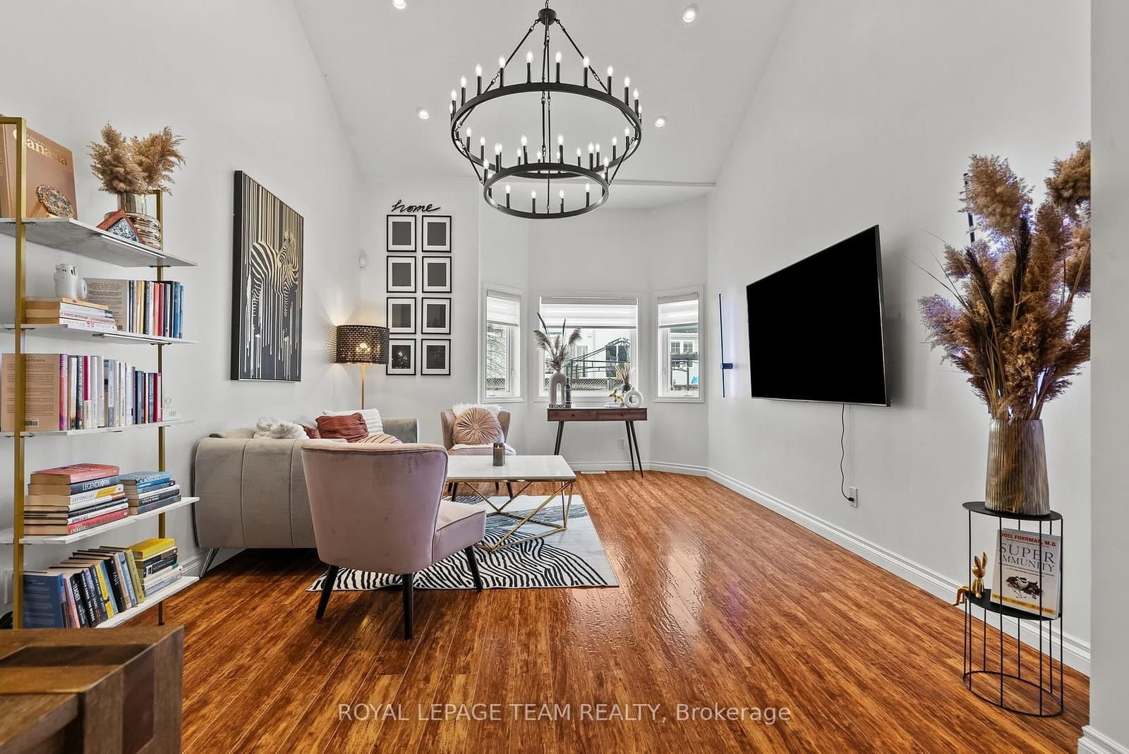 5 Milner Downs Crescent, Ottawa, ON — photo 2