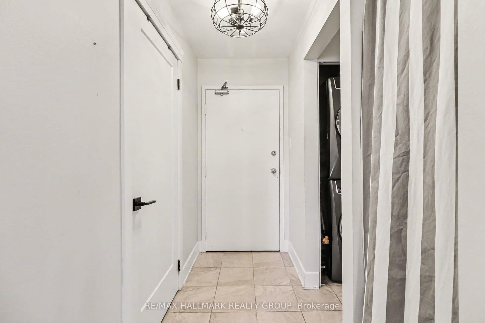 312 - 280 Brittany Drive, Ottawa, ON — photo 3