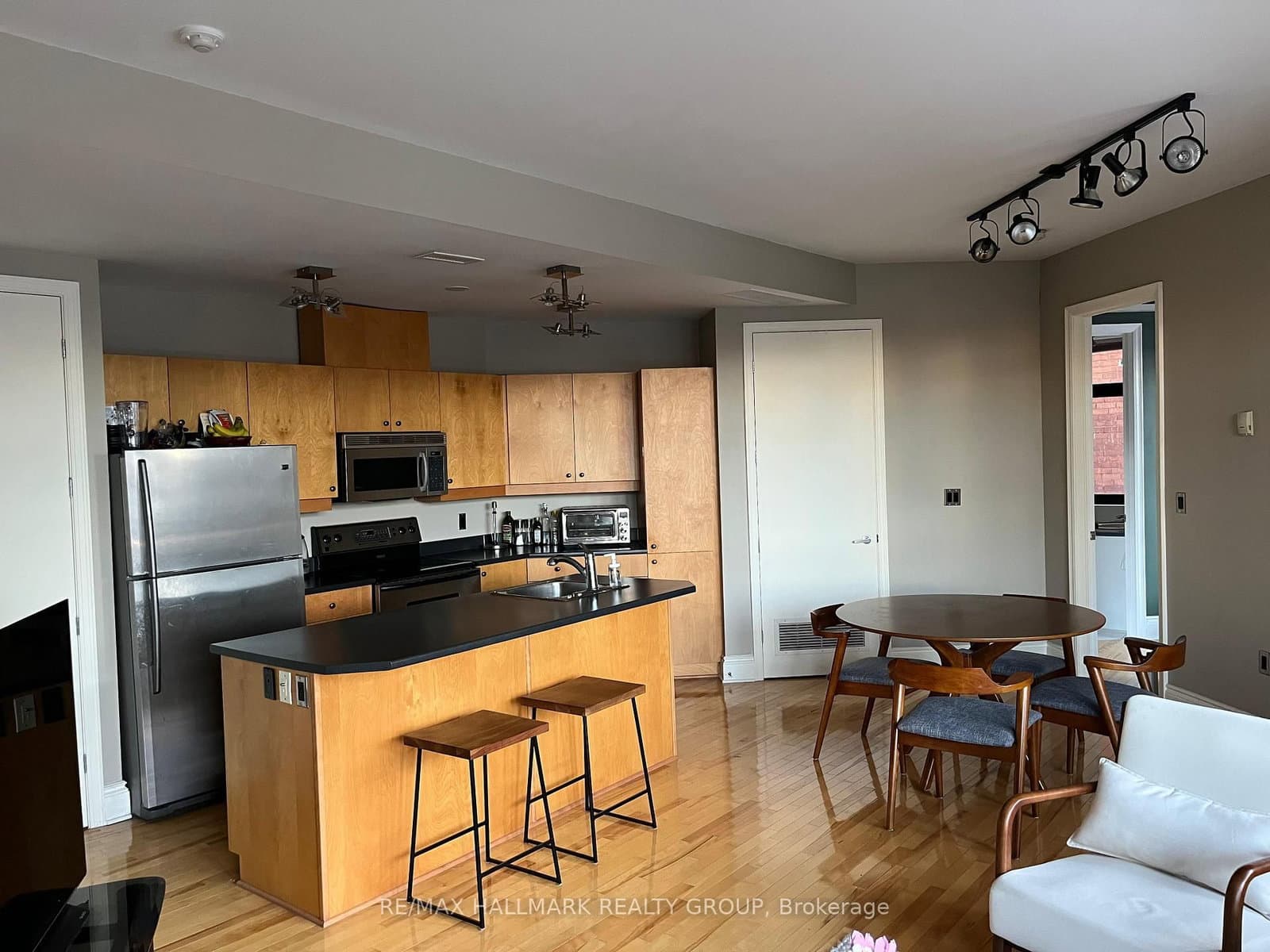 208 - 260 Besserer Street, Ottawa, ON — photo 3