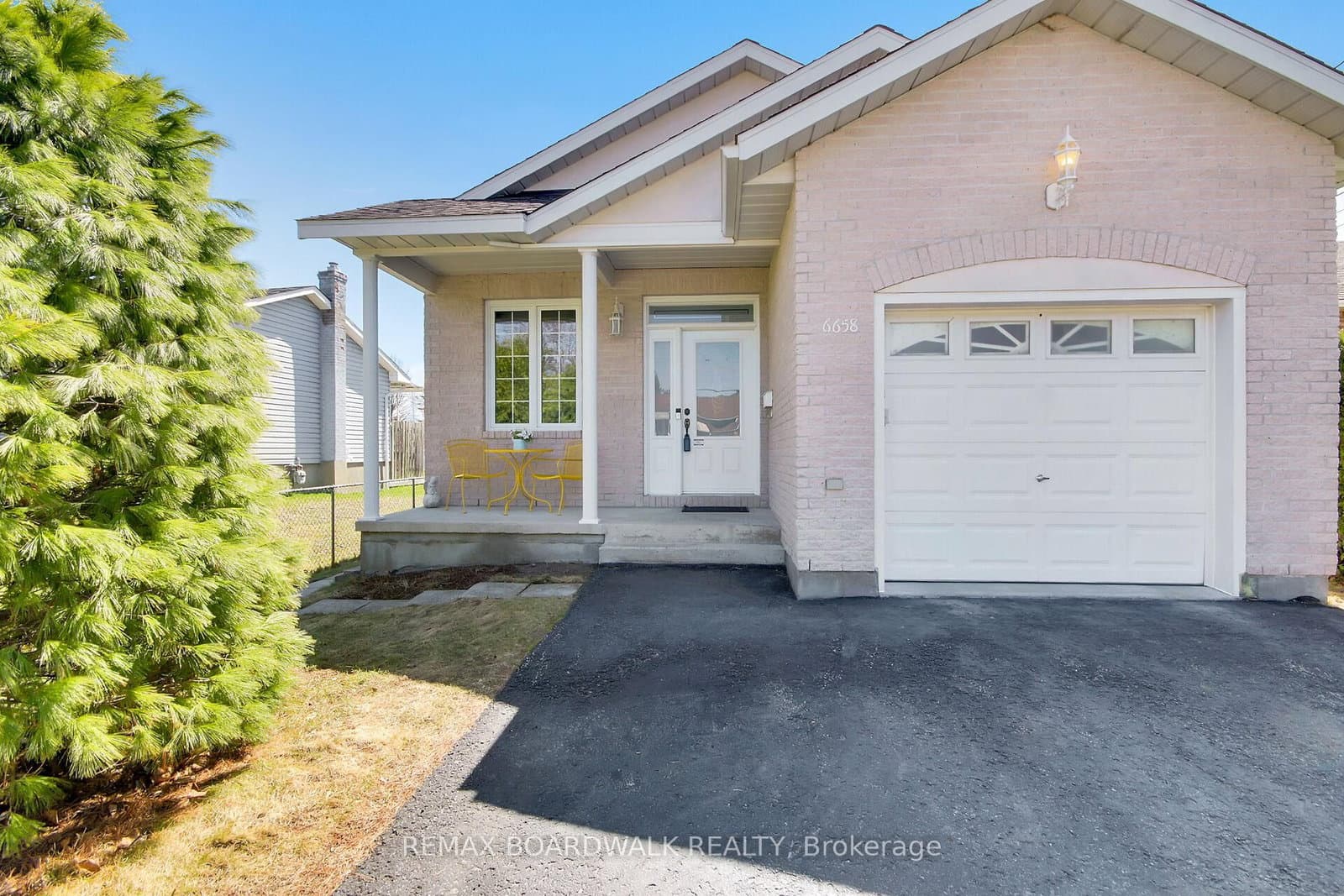 6658 Benoit Street, Orleans, ON