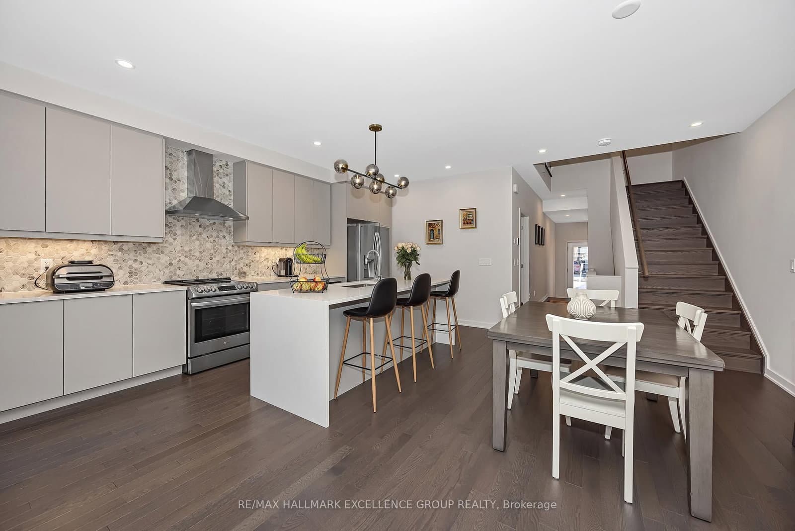 677 Honeydew Street, Ottawa, ON — photo 3