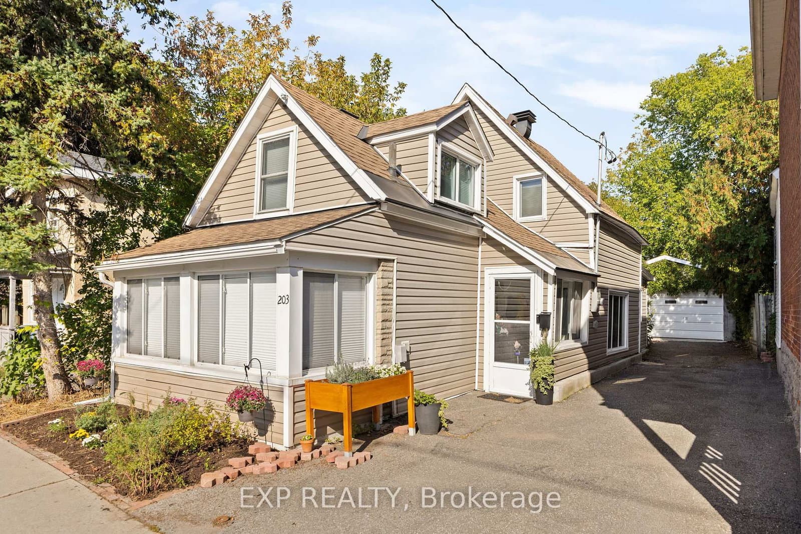 203 Carruthers Avenue, Ottawa, ON