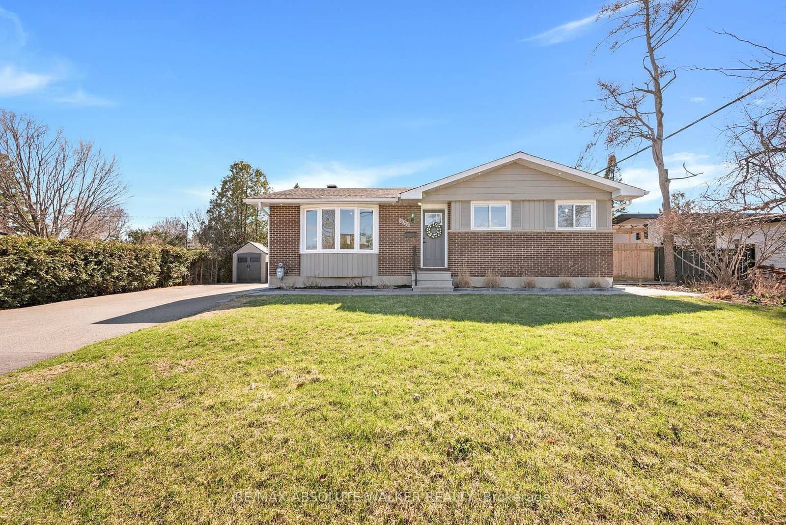 2052 Valley Drive, Ottawa, ON