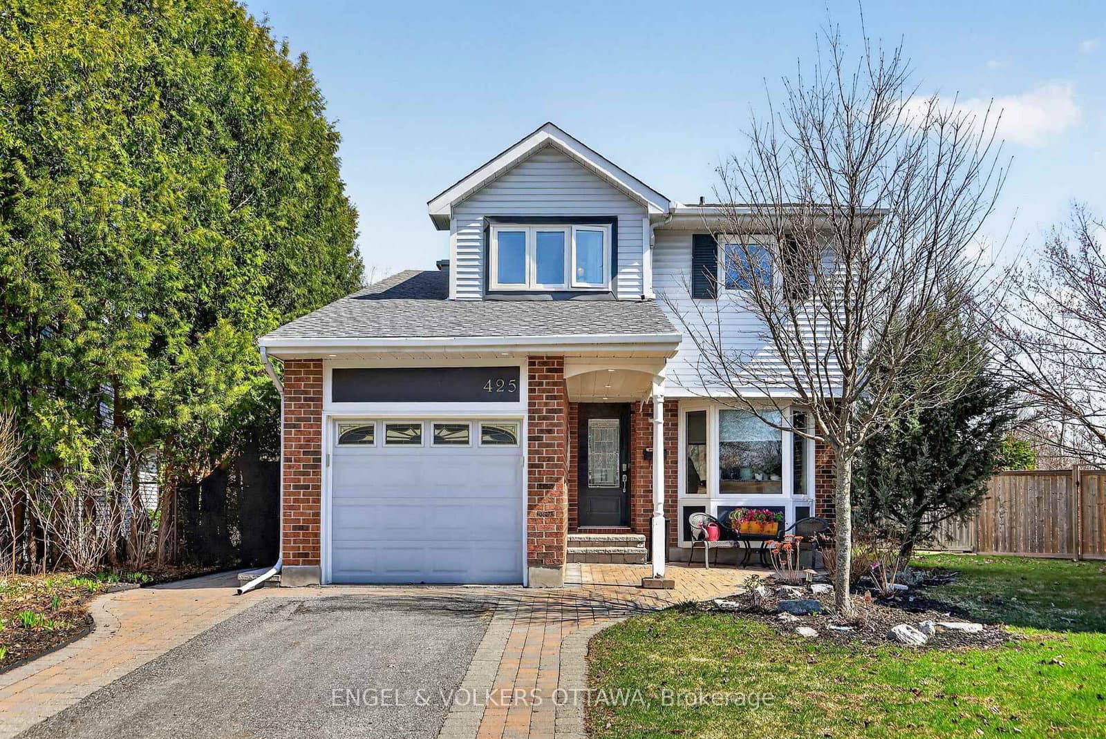 425 Tanager Bay, Orleans, ON