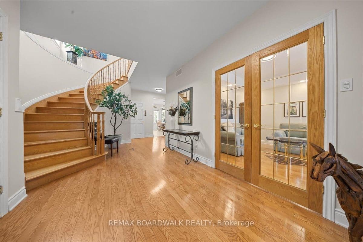 1210 Barnett Drive, Ottawa, ON — photo 2