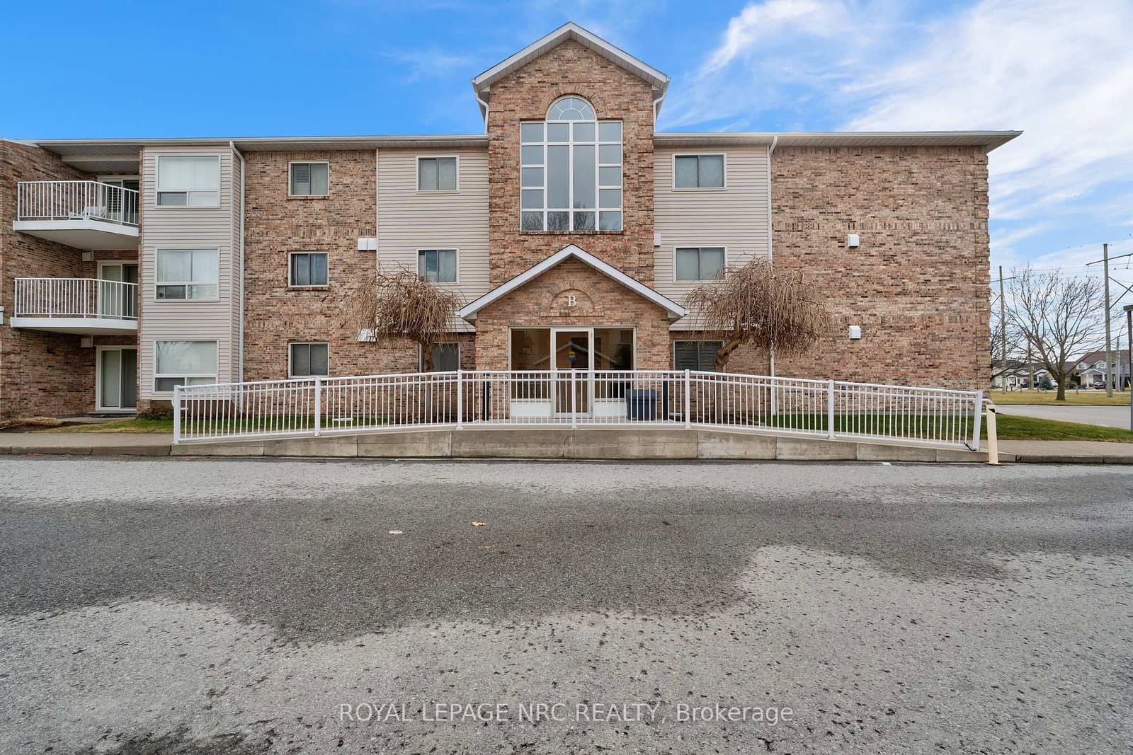 303B - 1061 Vansickle Road, St. Catharines, ON