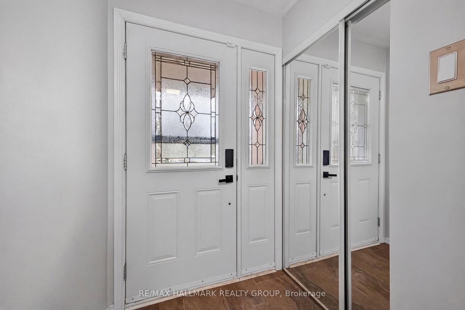 80 PICKWICK Drive, Ottawa, ON — photo 2