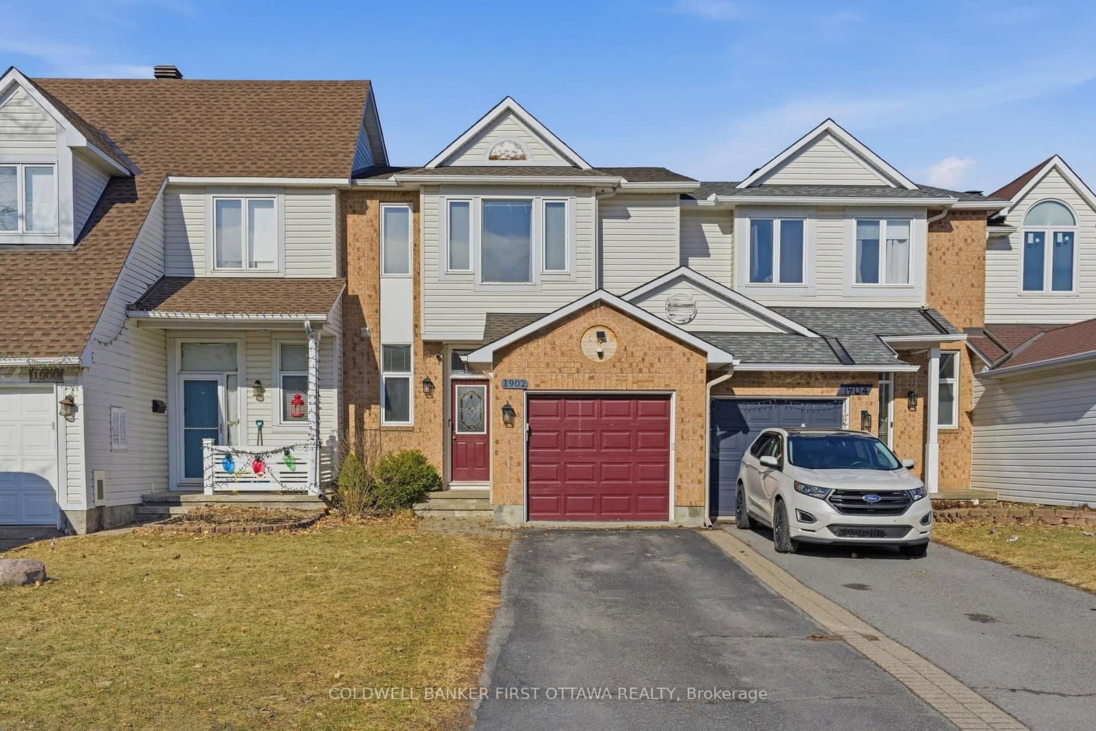 1902 Hennessy Crescent, Ottawa, ON — photo 2