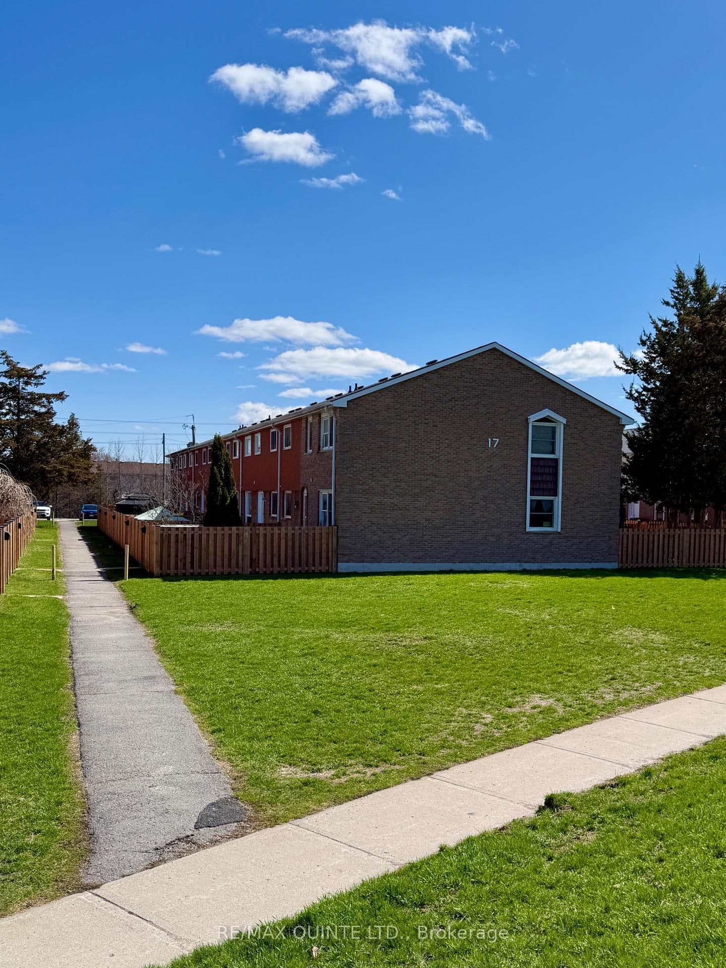 25 - 17 Tracey Park Drive, Belleville, ON — photo 3