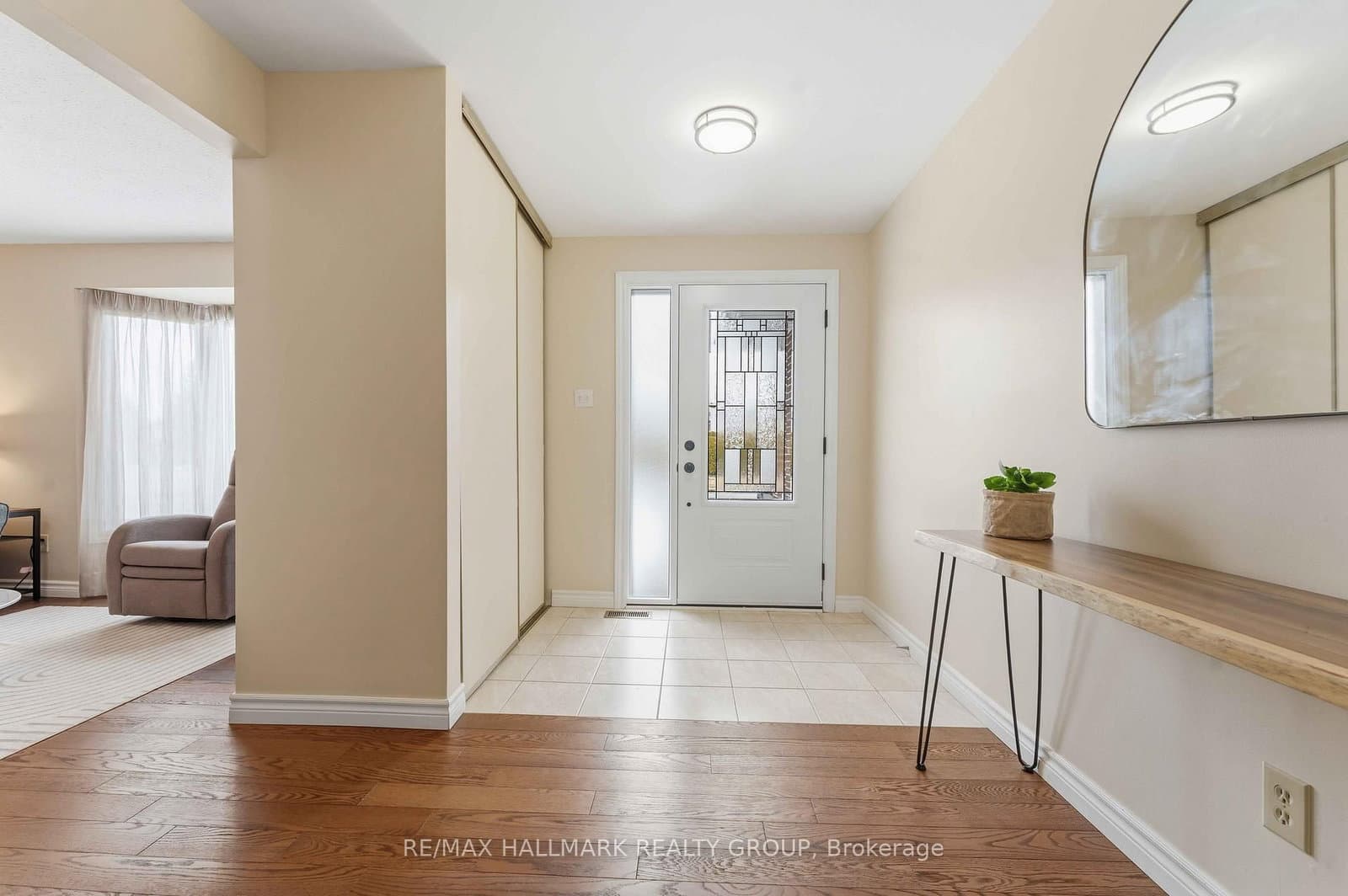 6033 Meadowglen Drive, Orleans, ON — photo 3