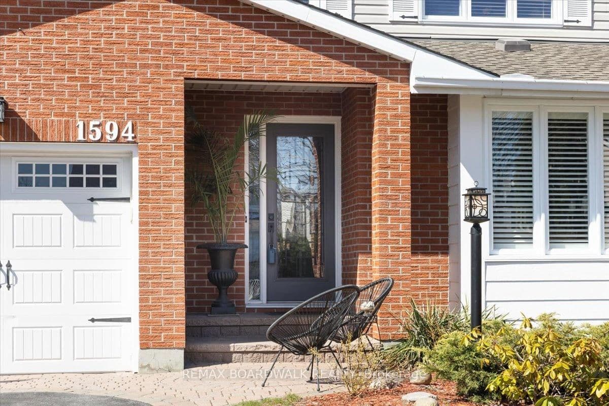 1594 Meadowfield Place, Orleans, ON — photo 2