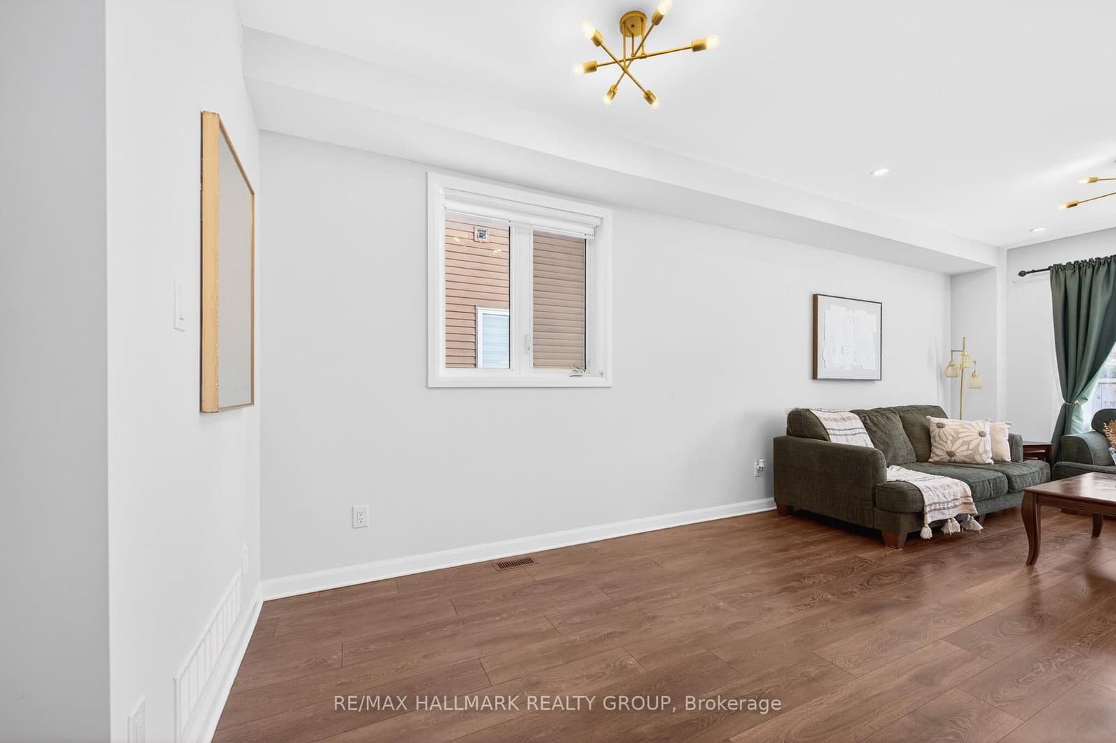 562 Clemency Crescent, Ottawa, ON — photo 3