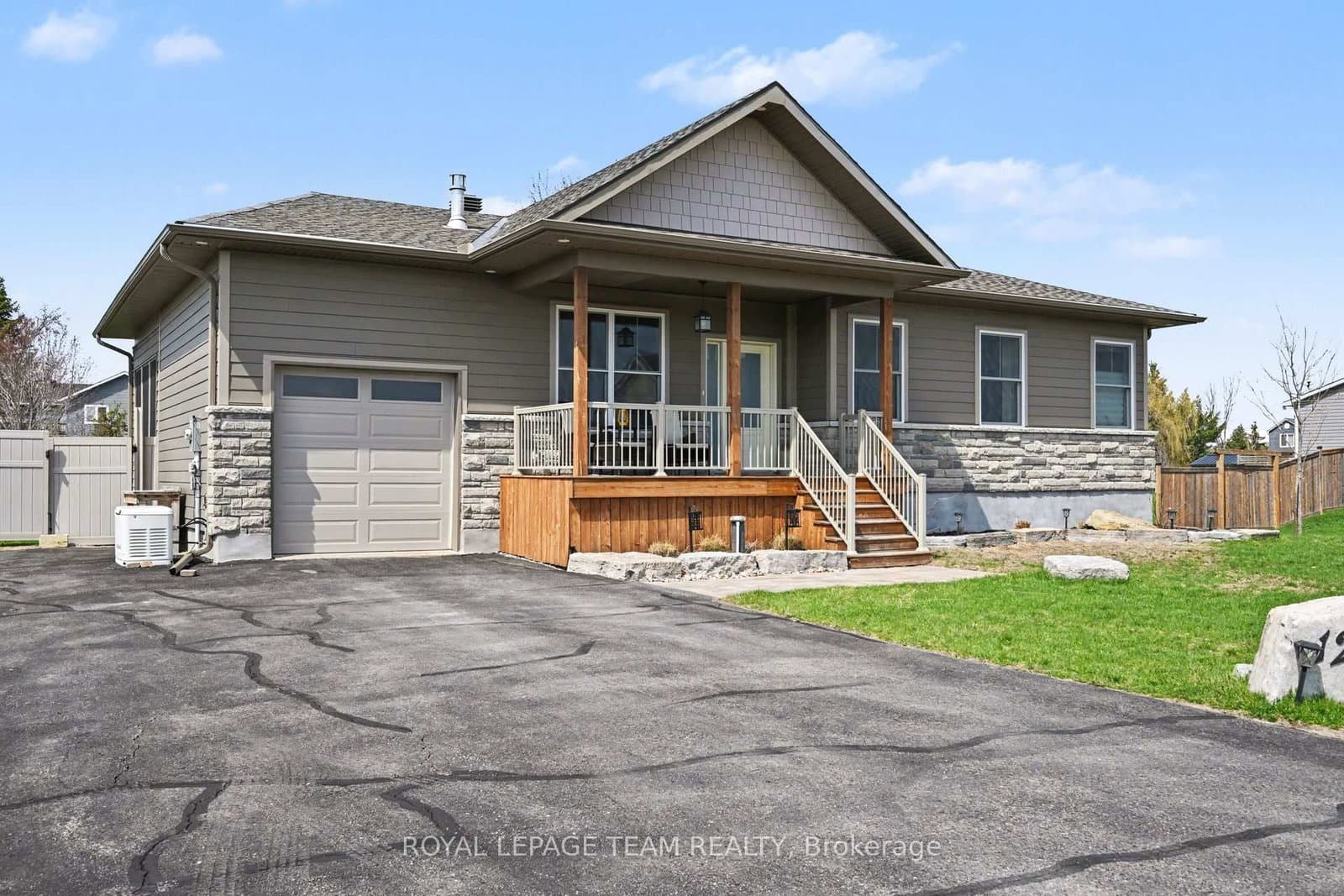 121 Grasshopper Lane, Ottawa, ON