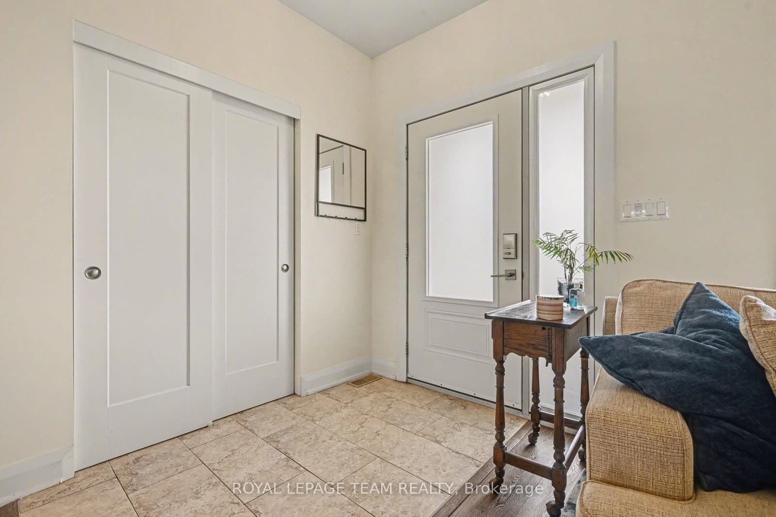 121 Grasshopper Lane, Ottawa, ON — photo 3