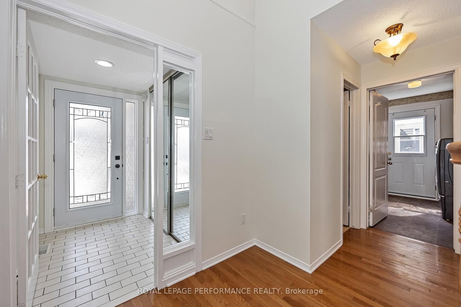 2023 Rolling Brook Drive, Ottawa, ON — photo 2