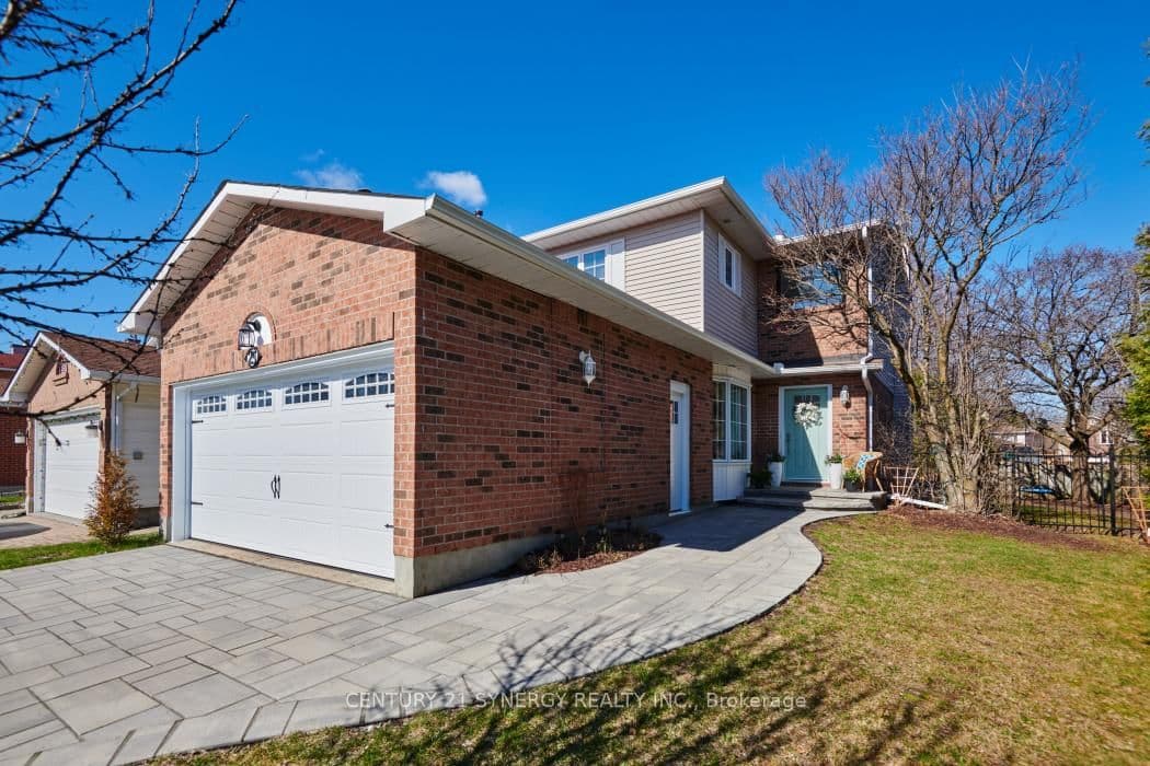 25 Waterton Crescent, Kanata, ON