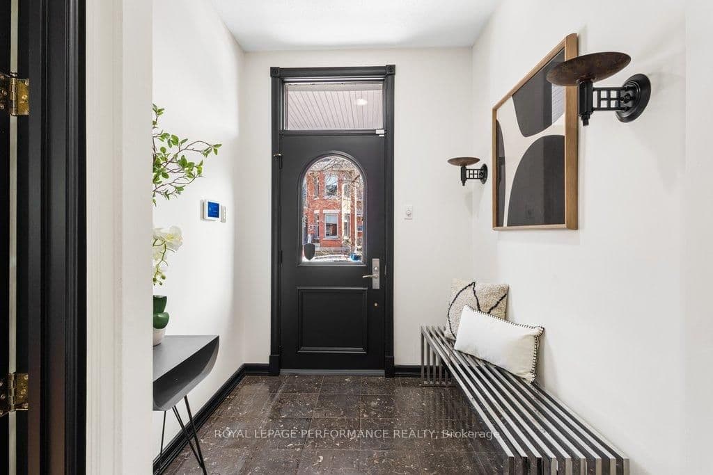 35 Waverley Street, Ottawa, ON — photo 3