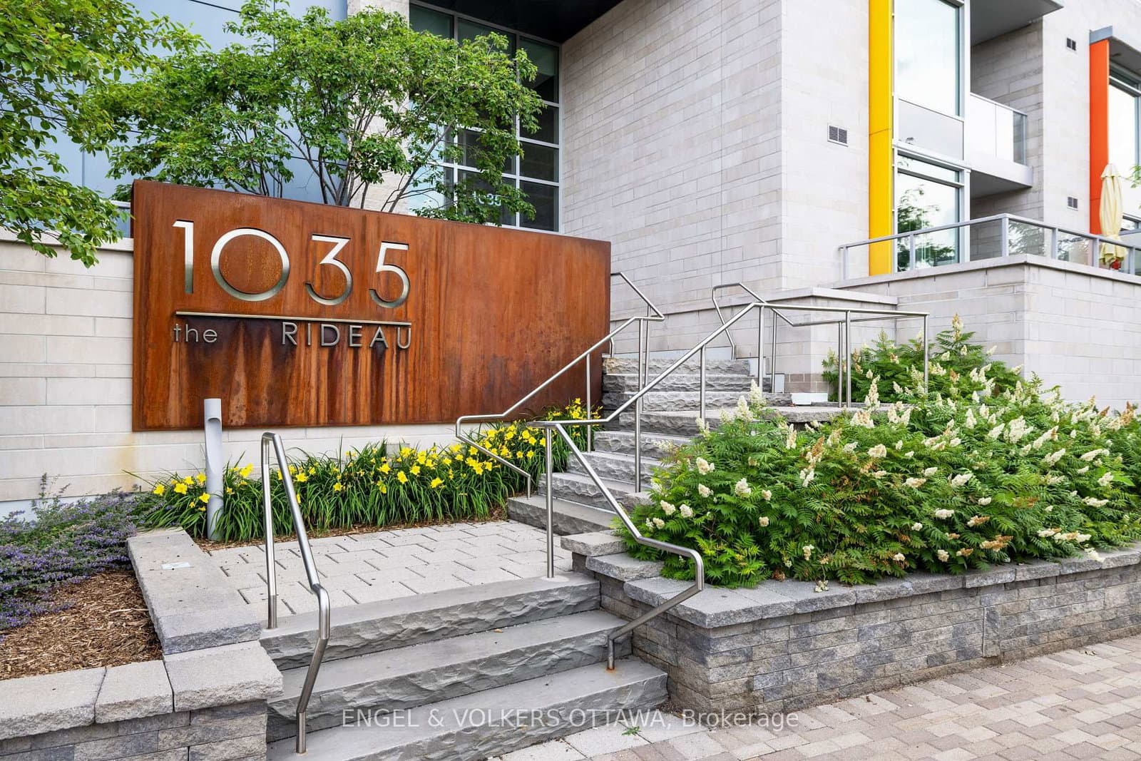 406 - 1035 Bank Street, Ottawa, ON — photo 2