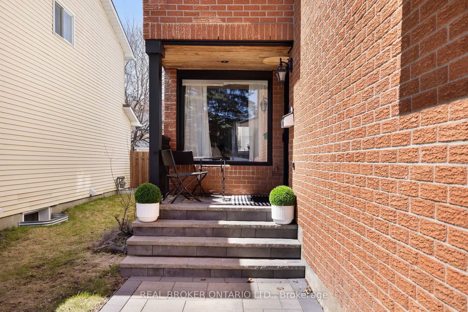 2058 Wildflower Drive, Orleans, ON — photo 2