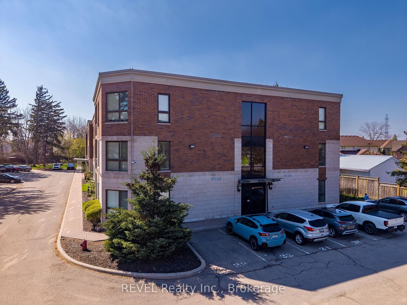 212 - 2799 St. Paul Avenue, Niagara Falls, ON — photo 2