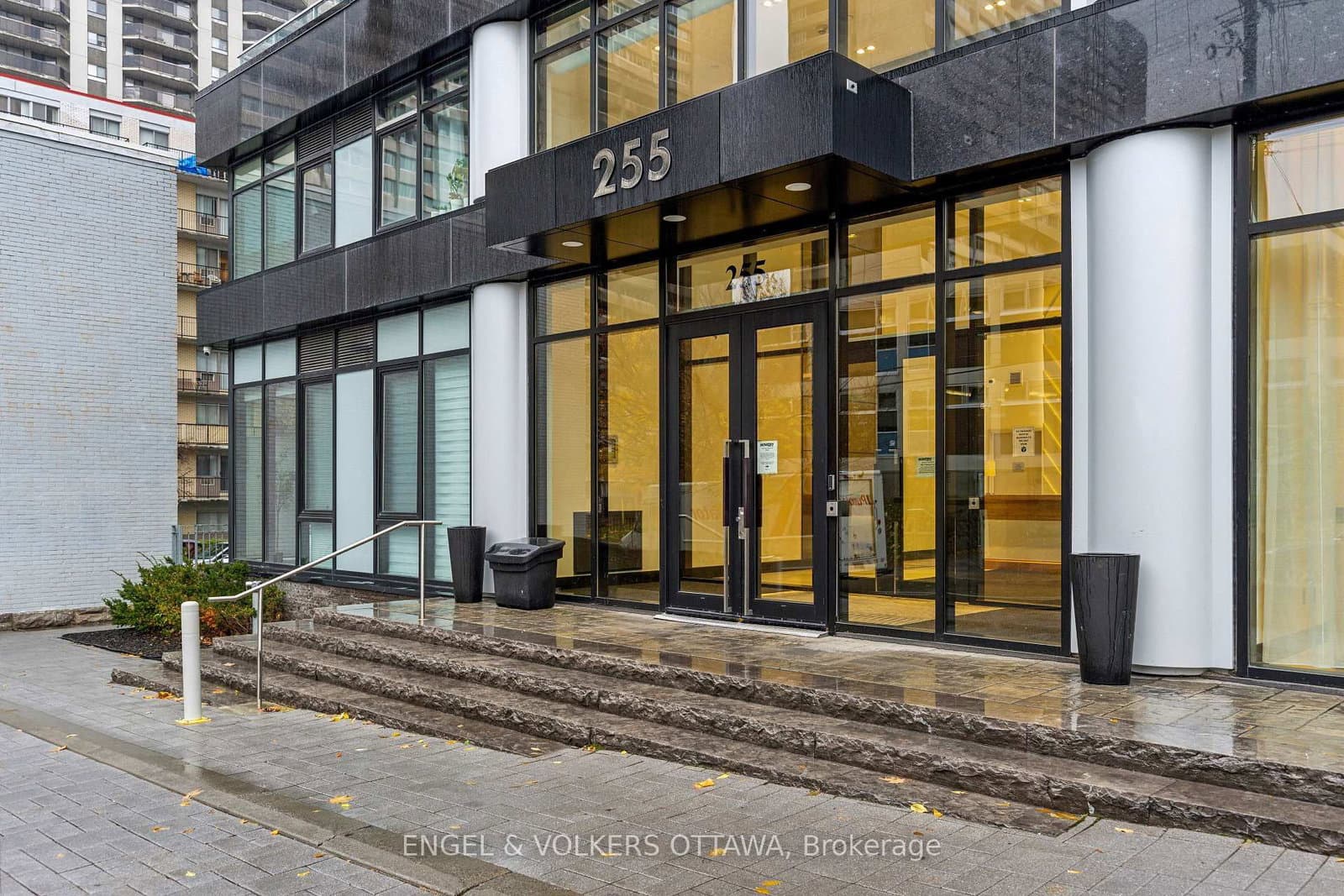 302 - 255 Bay Street, Ottawa, ON — photo 2