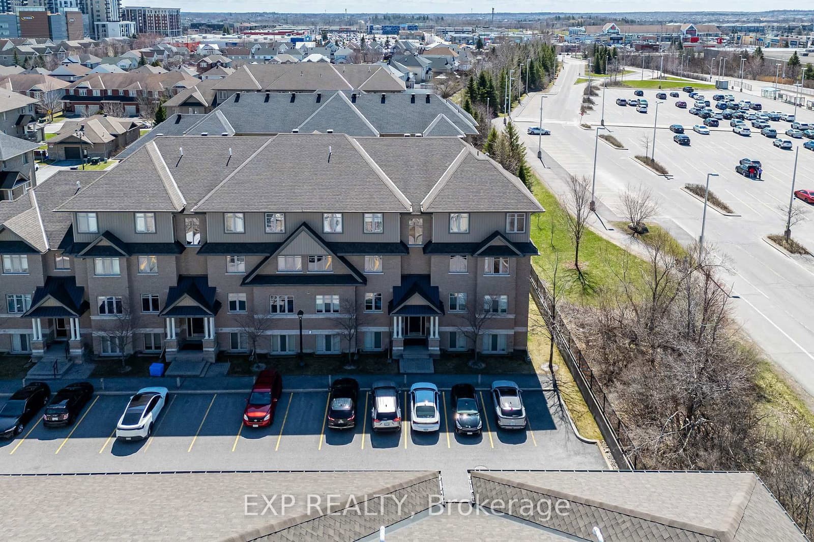 E - 67 Tipperary Private, Ottawa, ON — photo 3