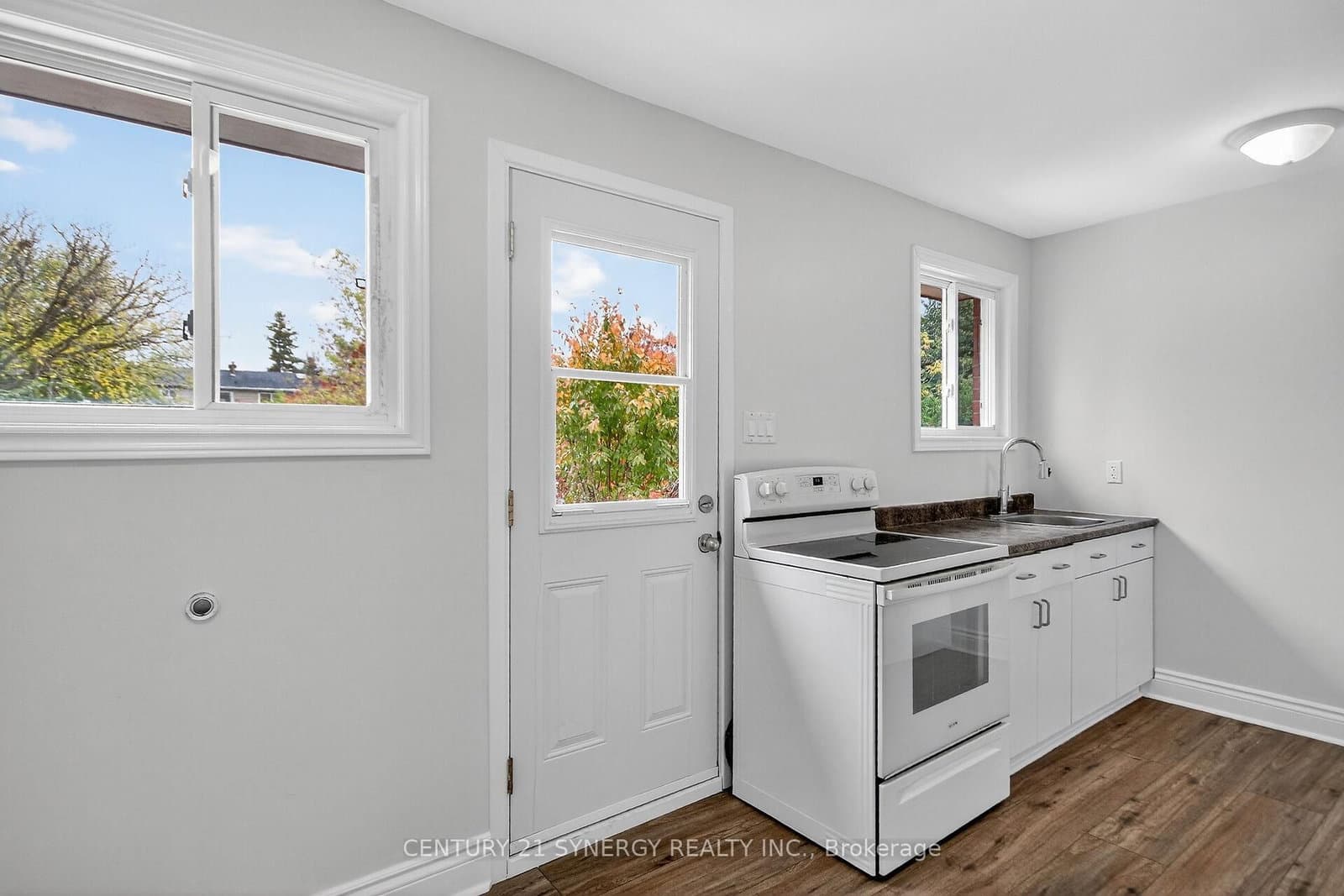 928 Meadowlands Drive, Ottawa, ON — photo 3