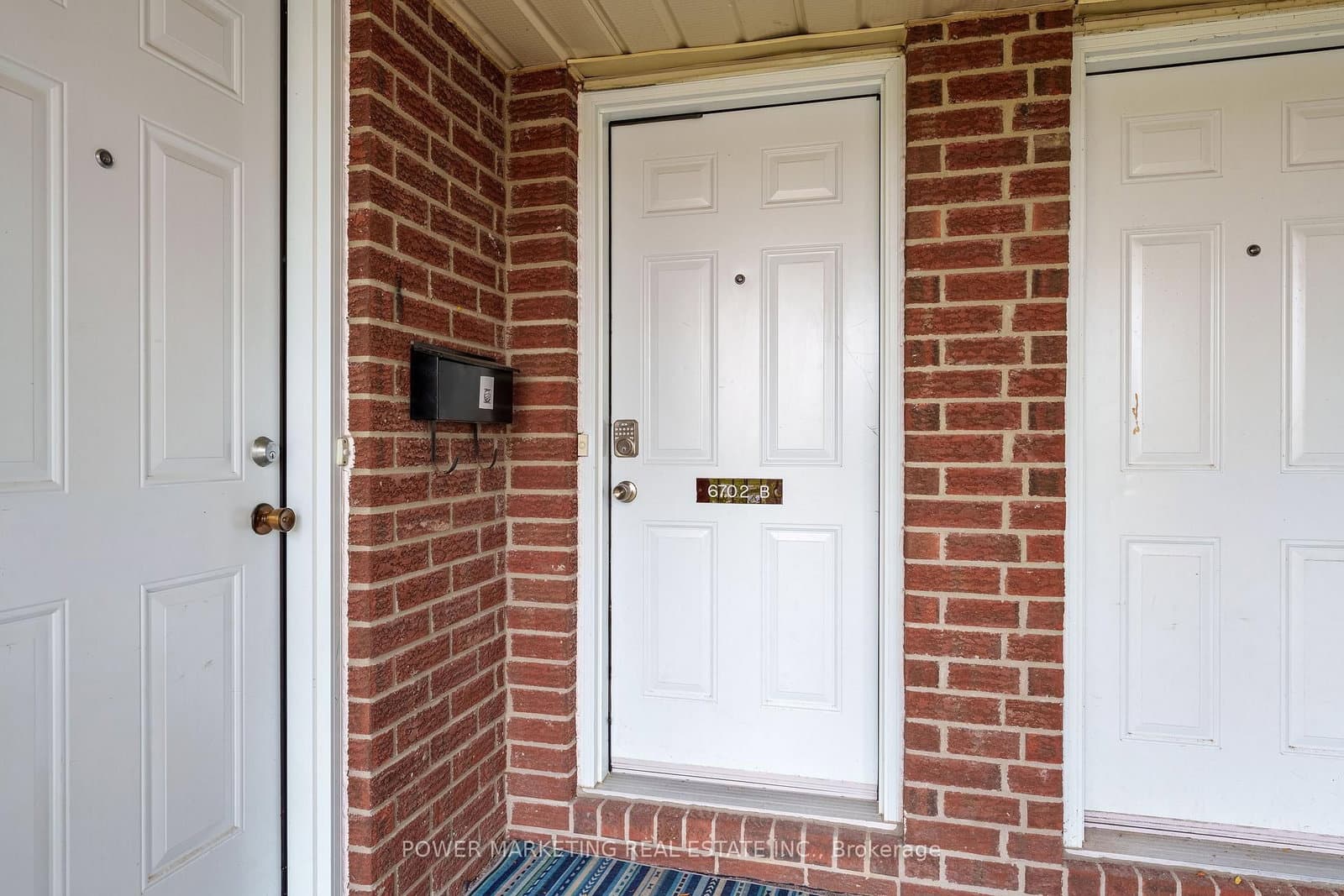 B - 6702 Jeanne D'arc Boulevard, Ottawa, ON — photo 2