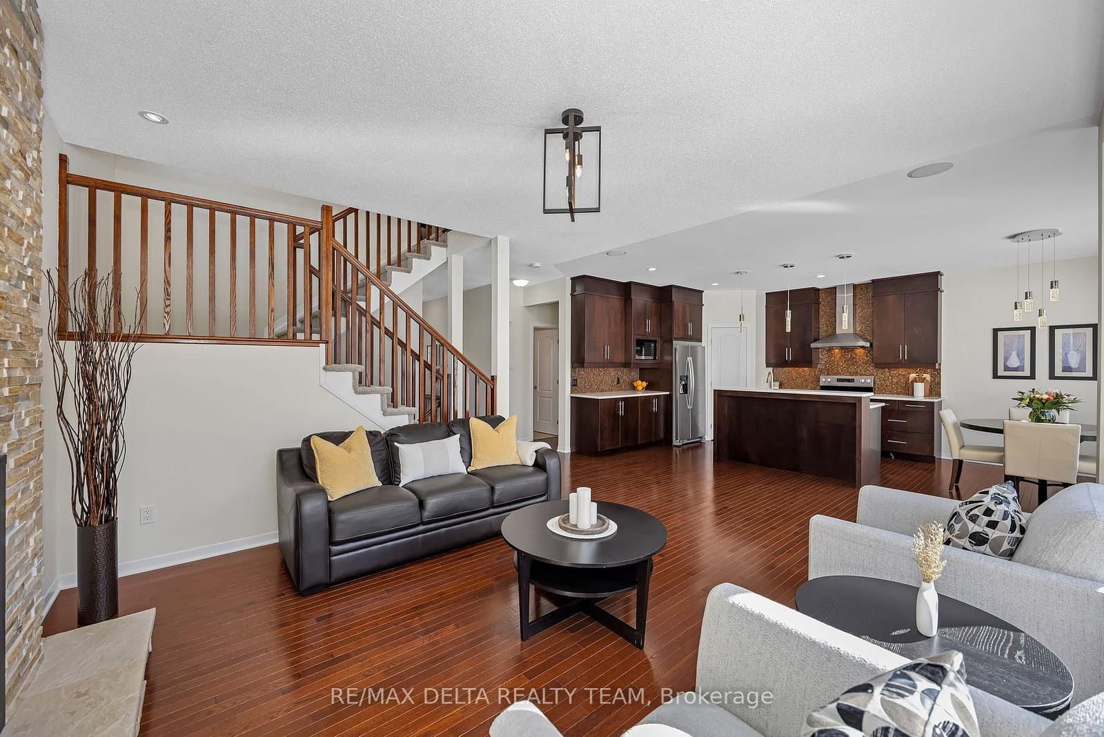 1889 Montmere Avenue, Ottawa, ON — photo 3