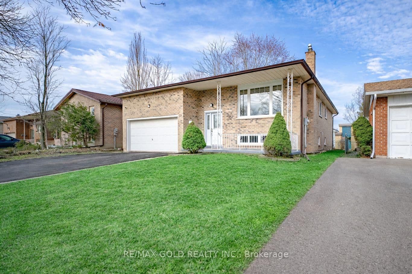 23 Bridlewood Drive, Welland, ON — photo 2