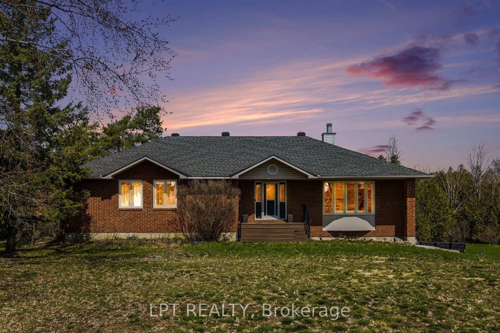 8297 Nashdale Drive, Metcalfe, ON