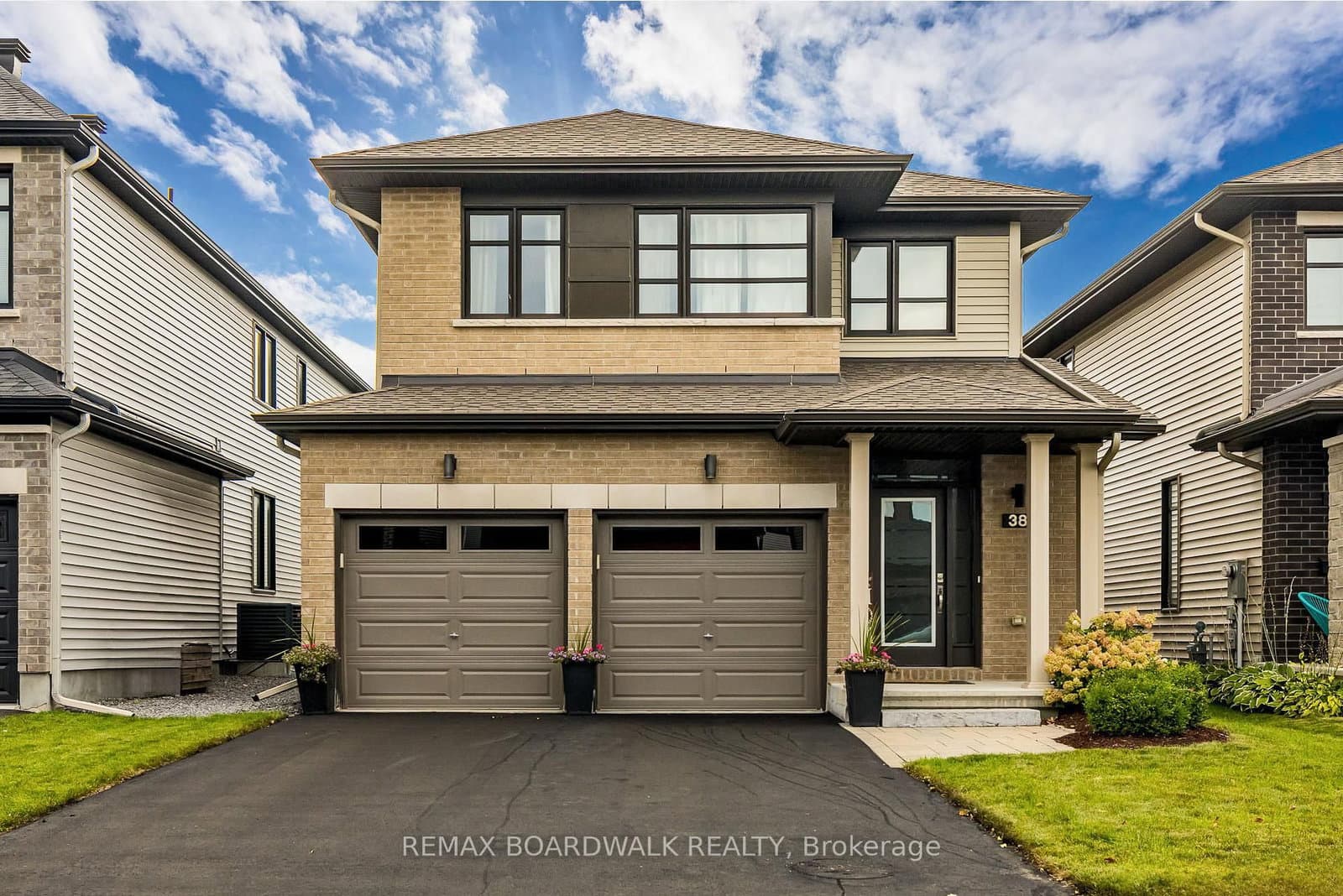 38 Thunderbolt Street, Ottawa, ON