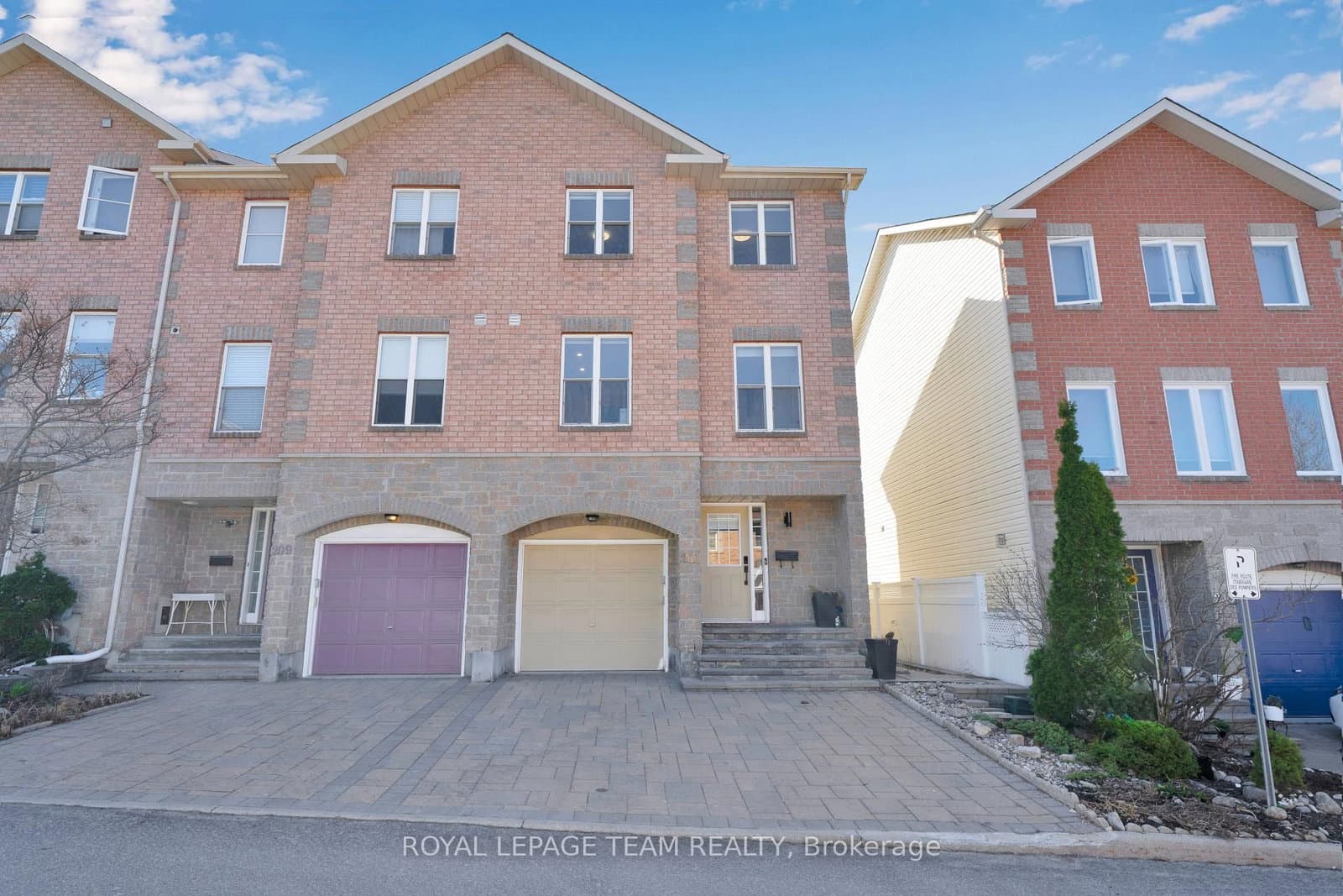 211 Westvalley Private, Ottawa, ON