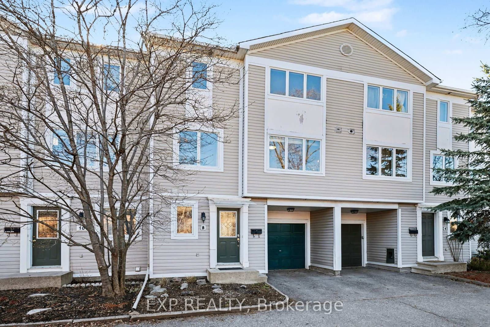 8 Barnaby Private, Ottawa, ON — photo 2