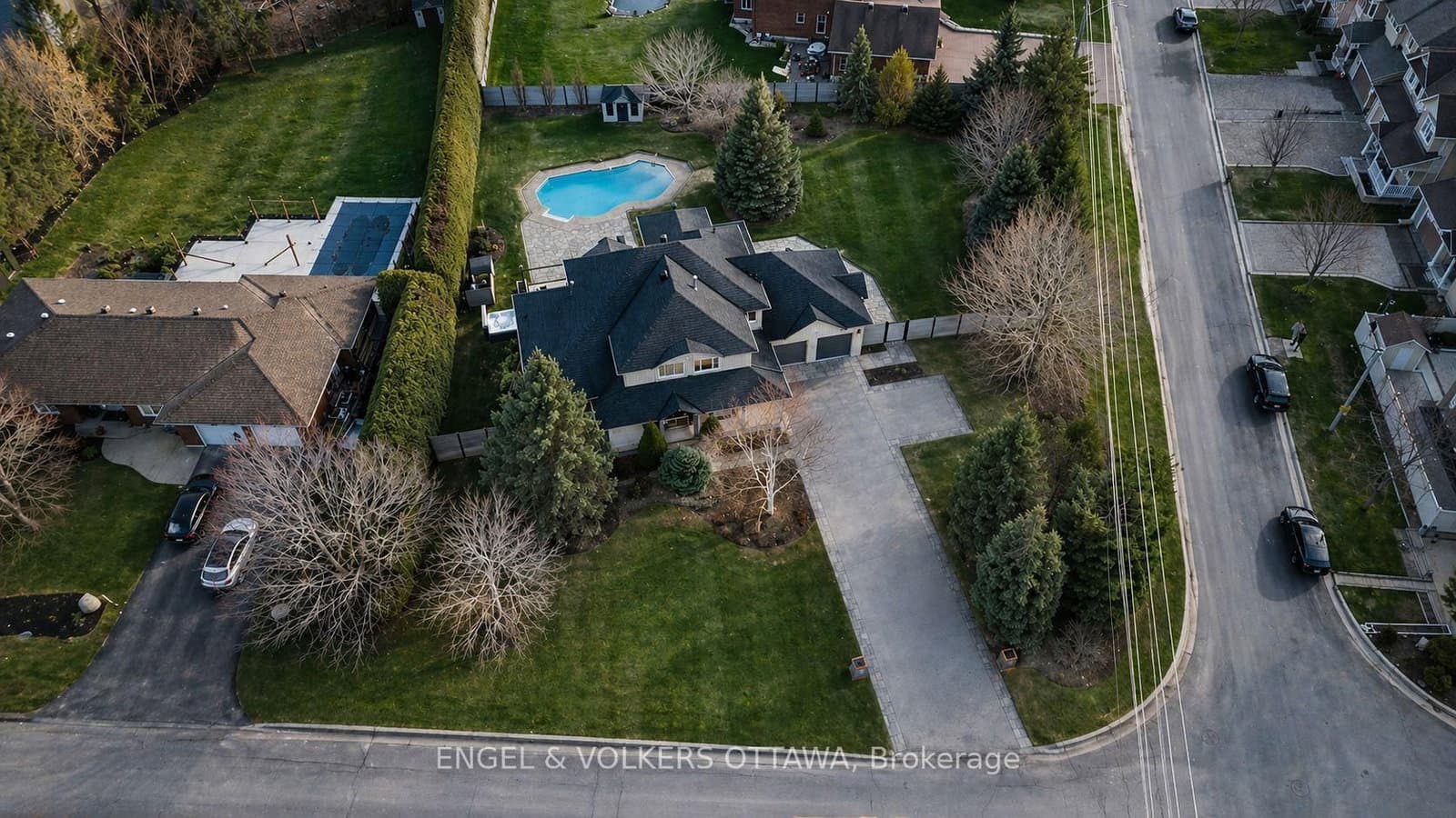 32 Barcham Crescent, Ottawa, ON — photo 2