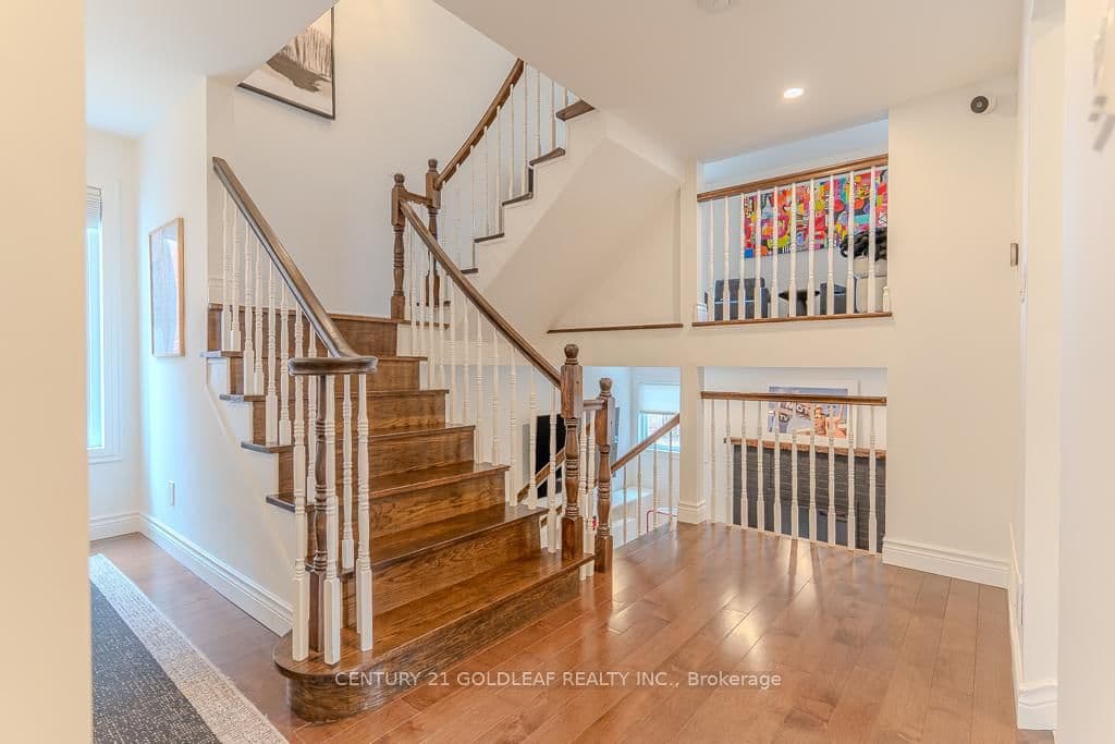 6 Pemberton Crescent, Ottawa, ON — photo 3