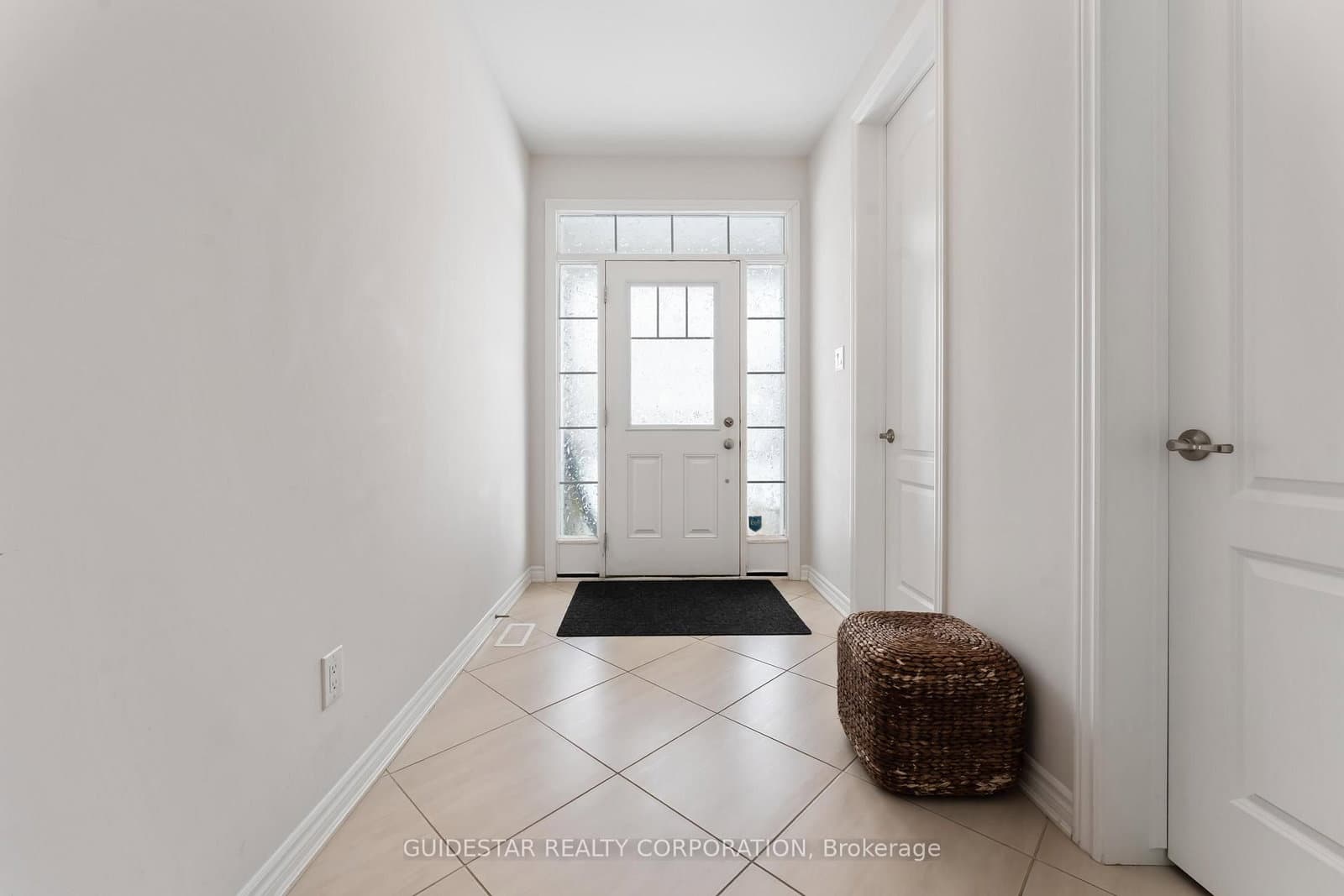 30 Oxalis Crescent, Ottawa, ON — photo 2