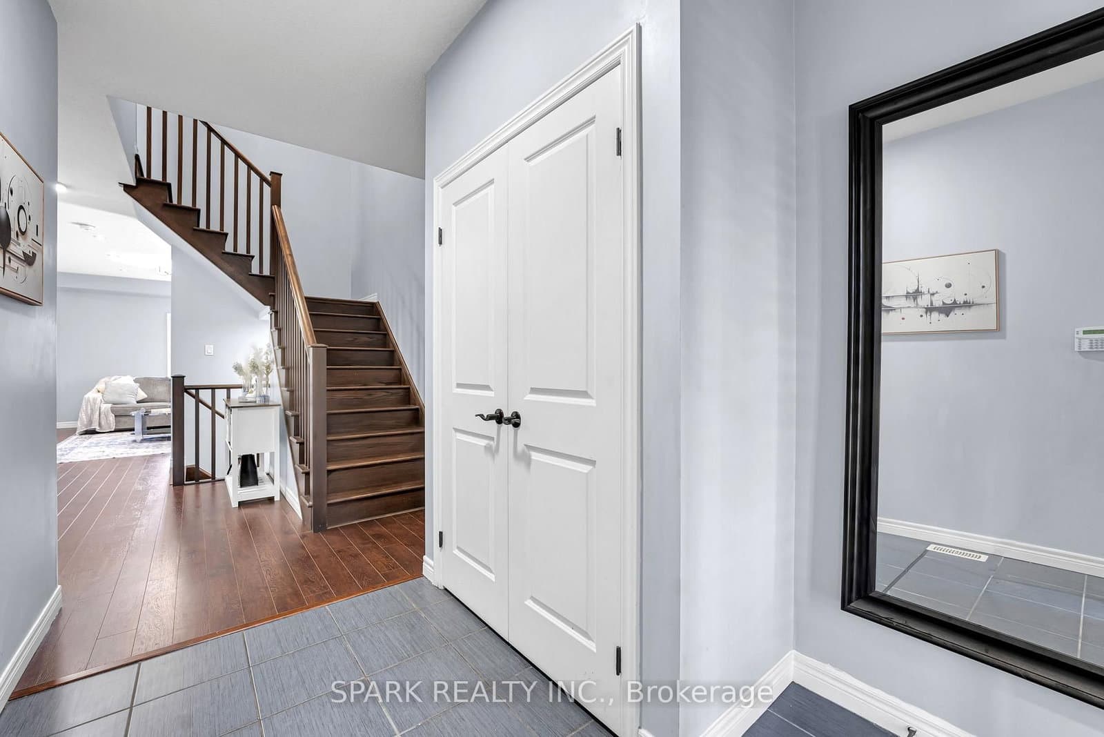 4 Cutts Crescent, Hamilton, ON — photo 3