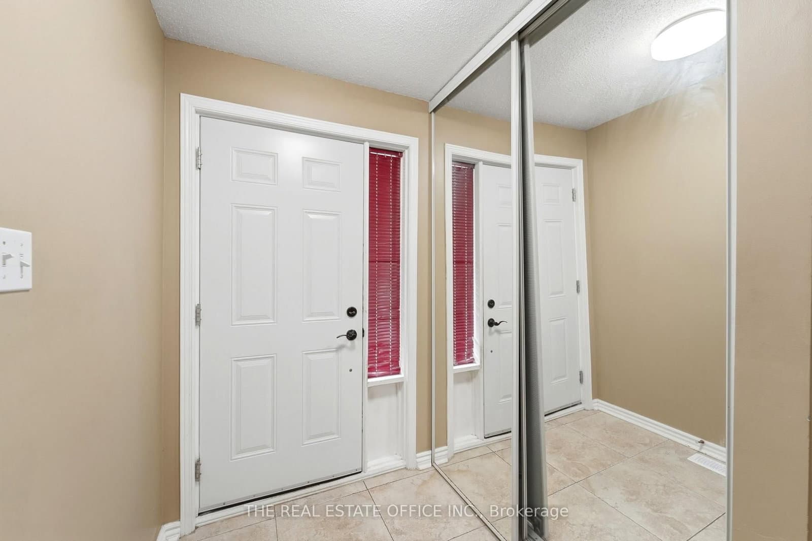 106 Corsica Private, Ottawa, ON — photo 2