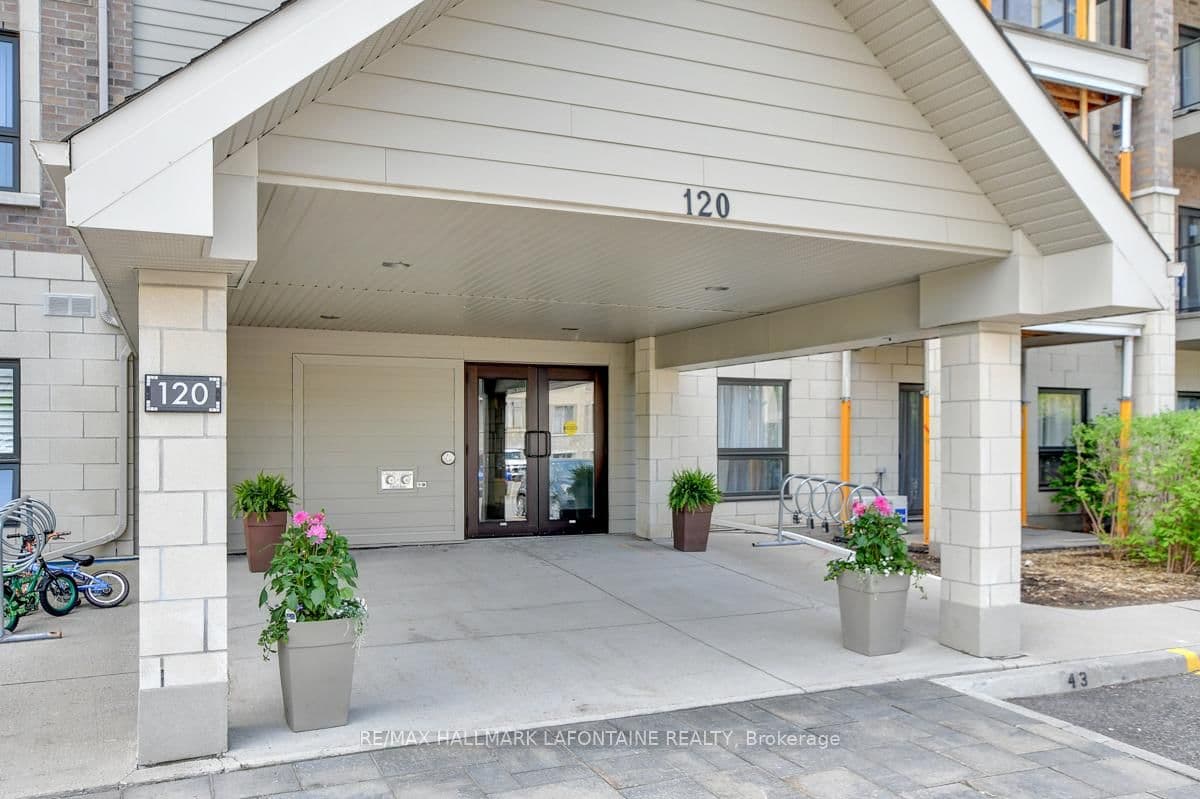 114 - 120 Prestige Circle, Ottawa, ON — photo 2