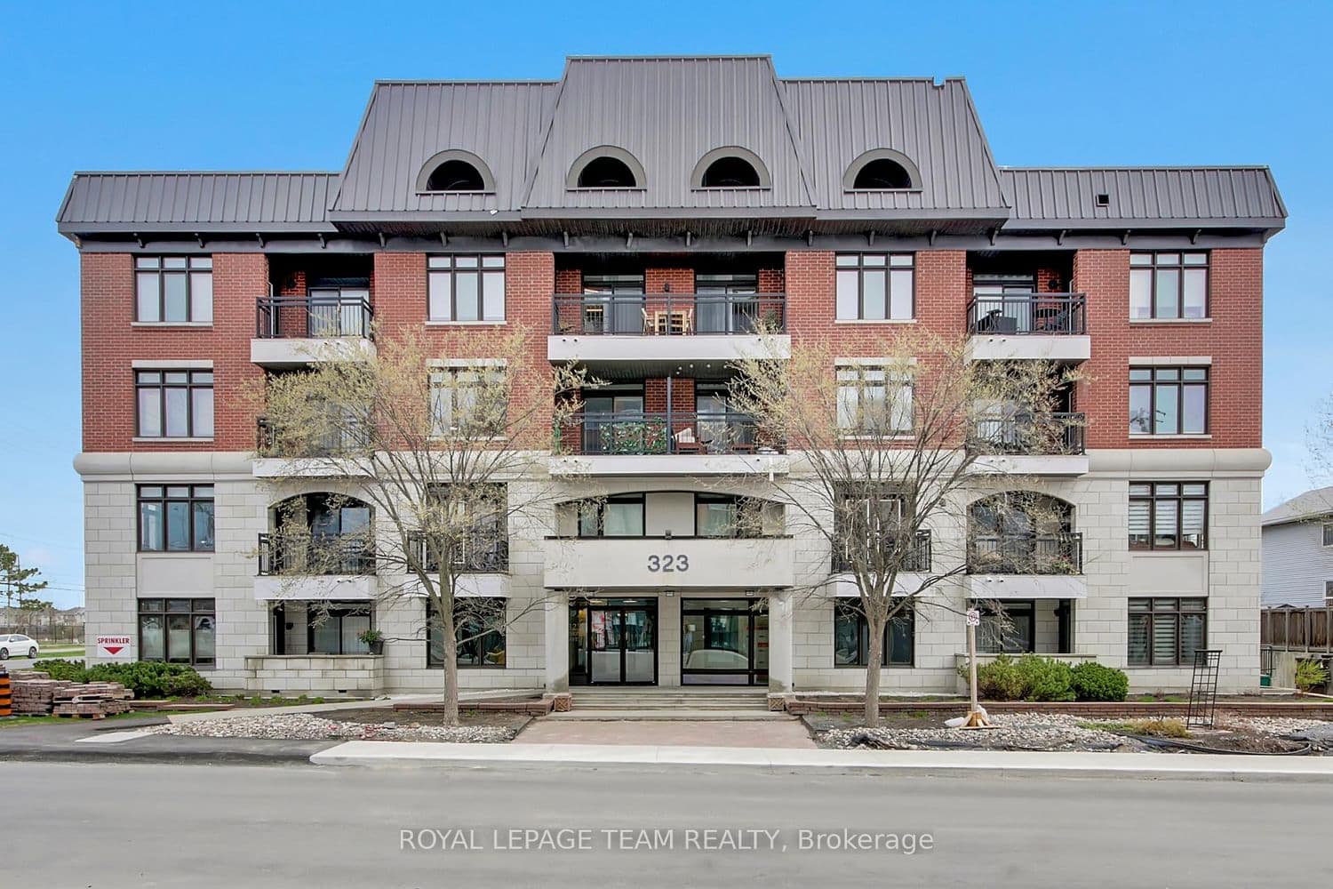 208 - 323 Winona Avenue, Ottawa, ON