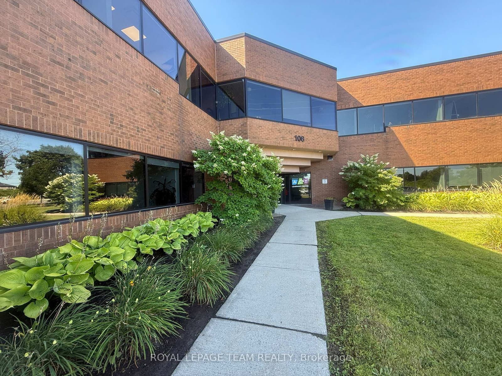 230 - 106 Colonnade Road, Ottawa, ON
